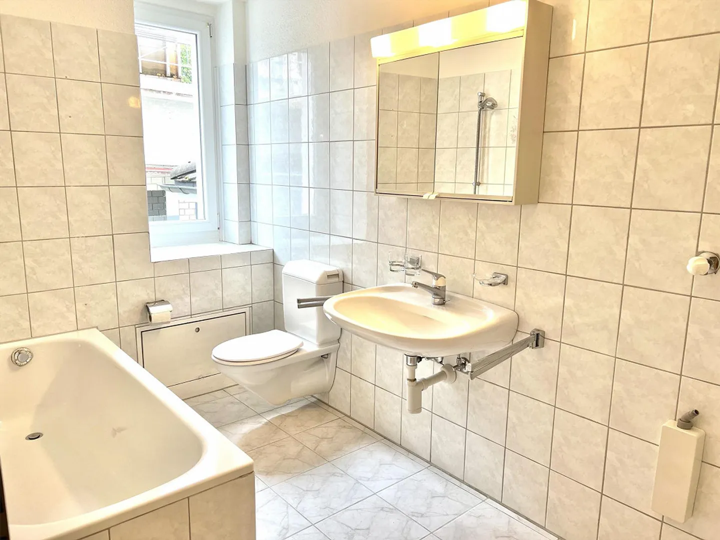 Helle Wohnung mit grossem Balkon - Foto 4 von 5