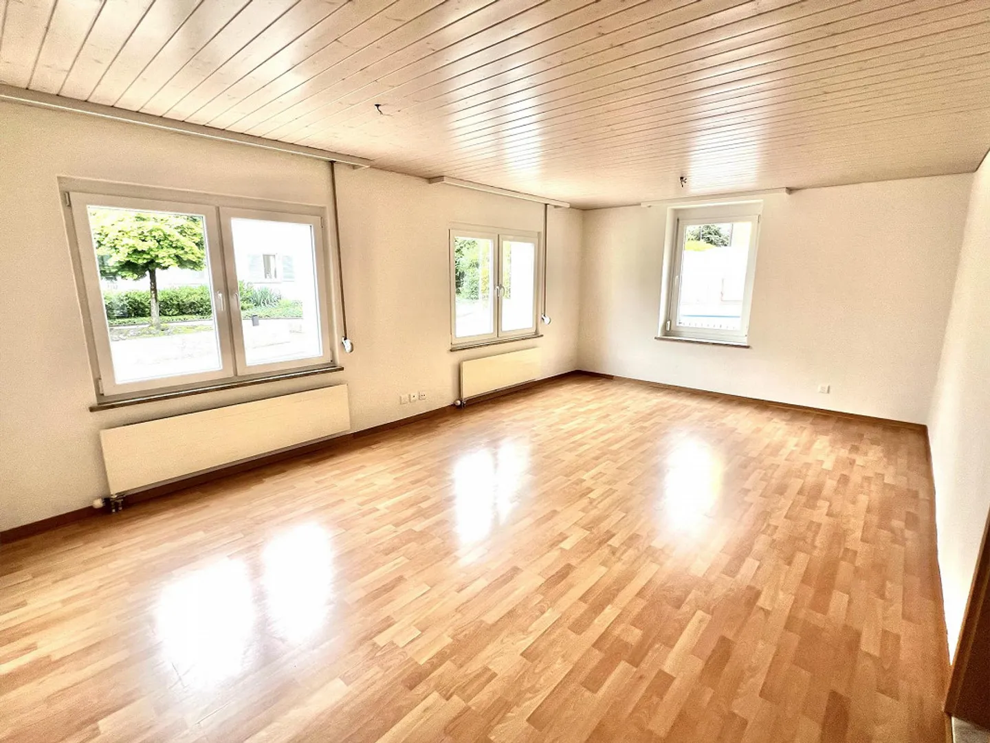 Helle Wohnung mit grossem Balkon - Foto 2 von 5