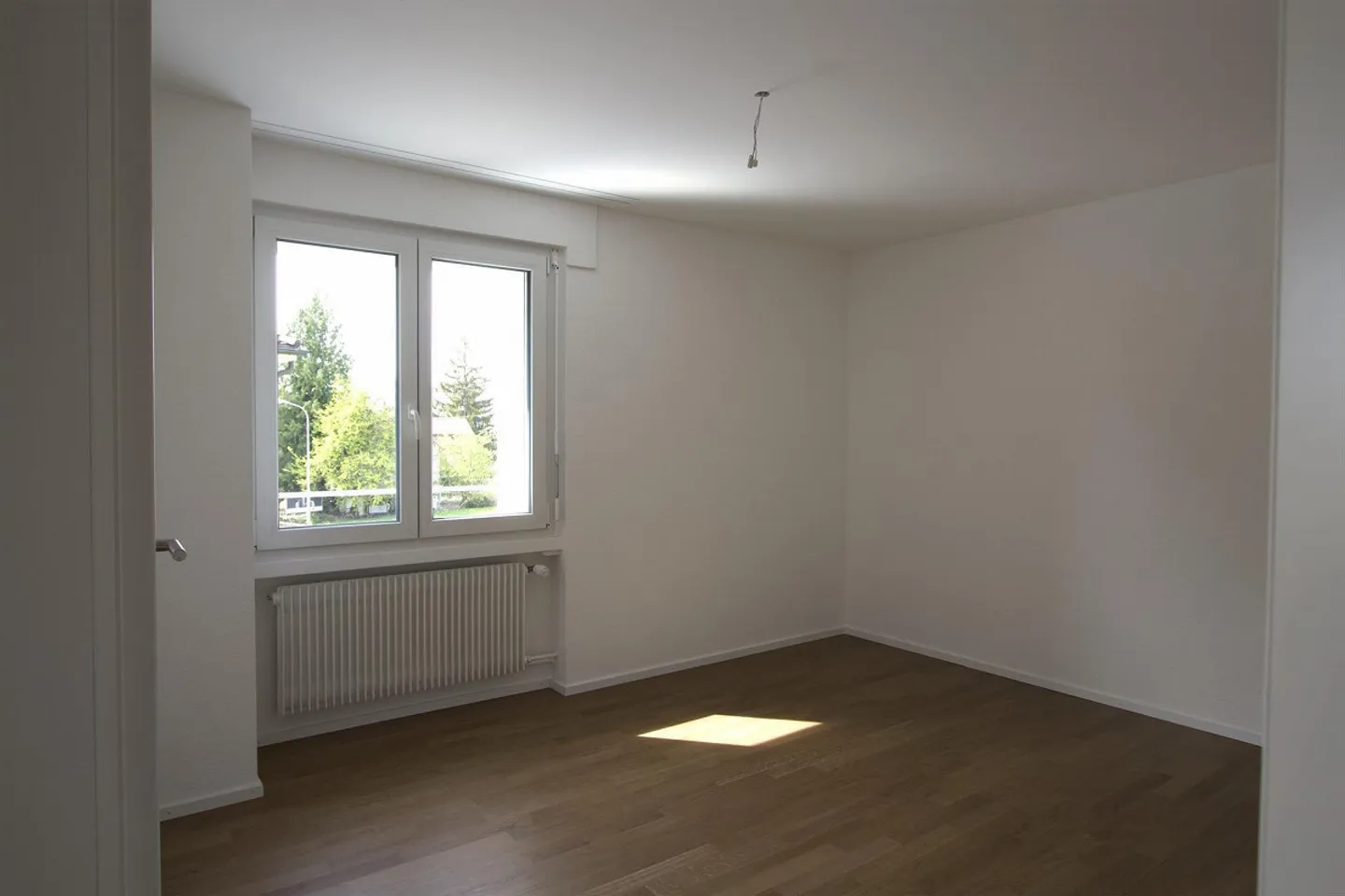 Au centre, appartement rénové de 3,0 pièces avec 2 balcons - Photo 5 sur 7