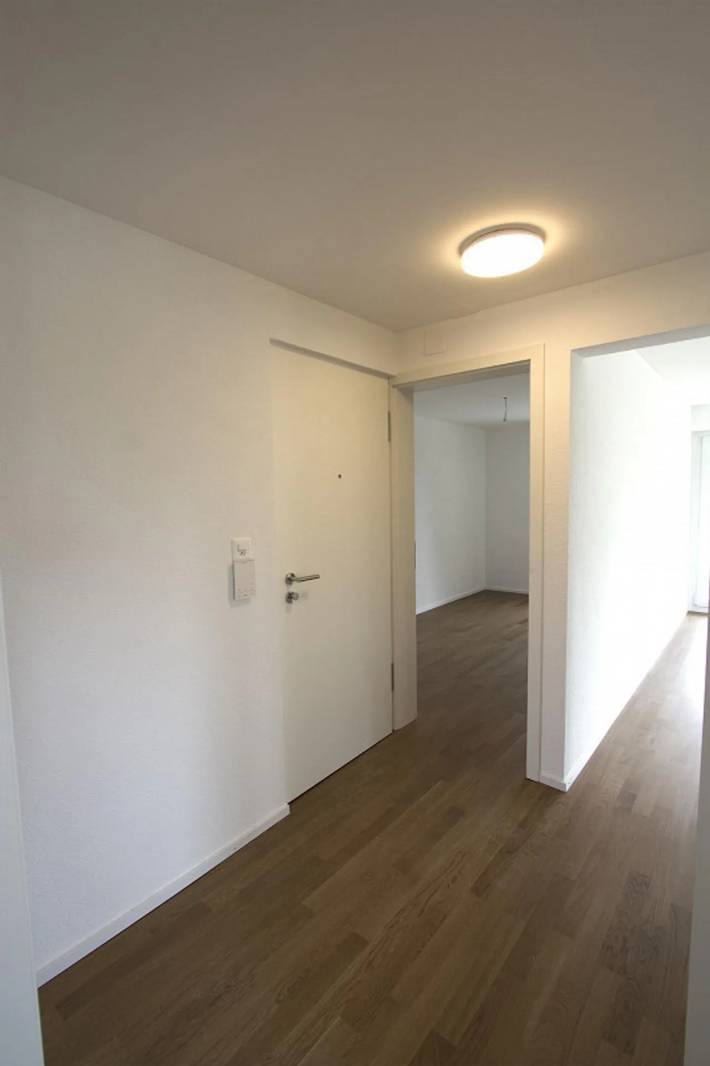 Au centre, appartement rénové de 3,0 pièces avec 2 balcons - Photo 6 sur 7