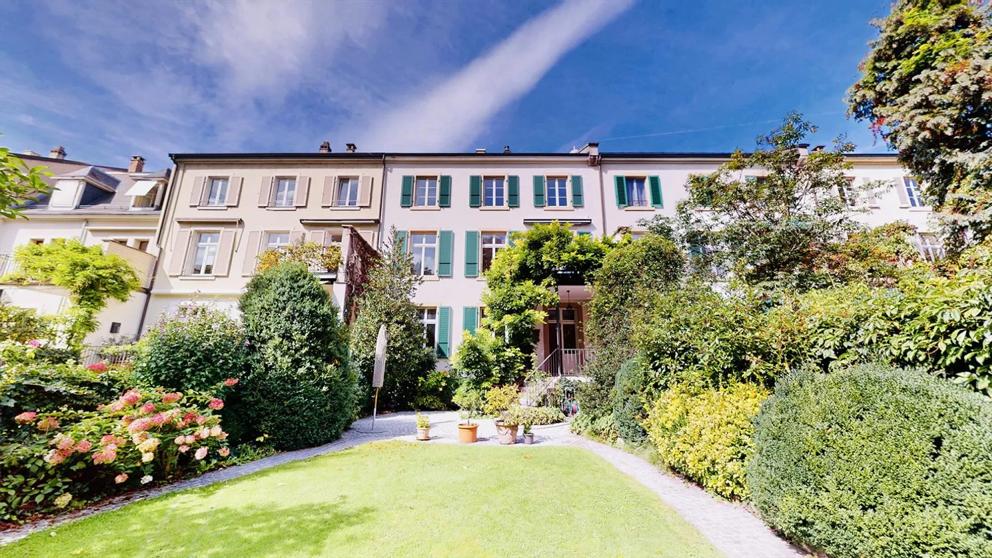 Villa in stile Liberty di 10 stanze completamente ristrutturata con giardino urbano nel quartiere Gellert - Foto 1 di 14