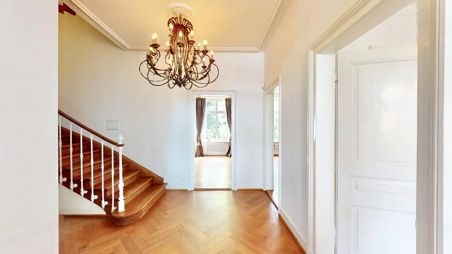 Villa in stile Liberty di 10 stanze completamente ristrutturata con giardino urbano nel quartiere Gellert - Foto 2 di 14