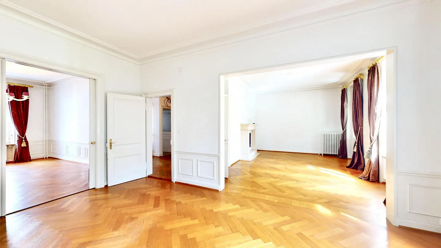 Villa in stile Liberty di 10 stanze completamente ristrutturata con giardino urbano nel quartiere Gellert - Foto 3 di 14