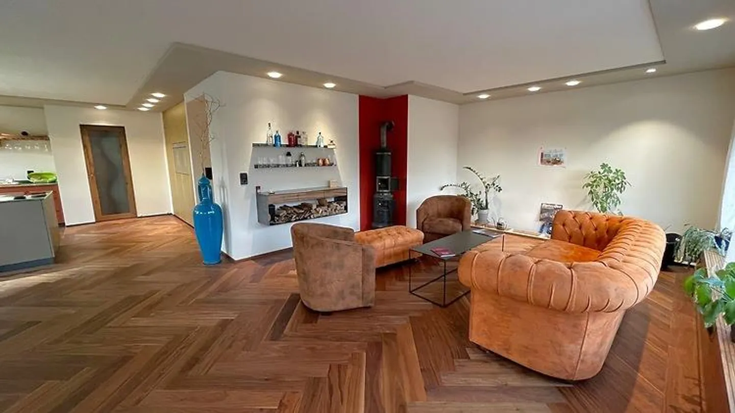 Charmantes Freistehendes Haus in Zürich - Foto 1 von 8