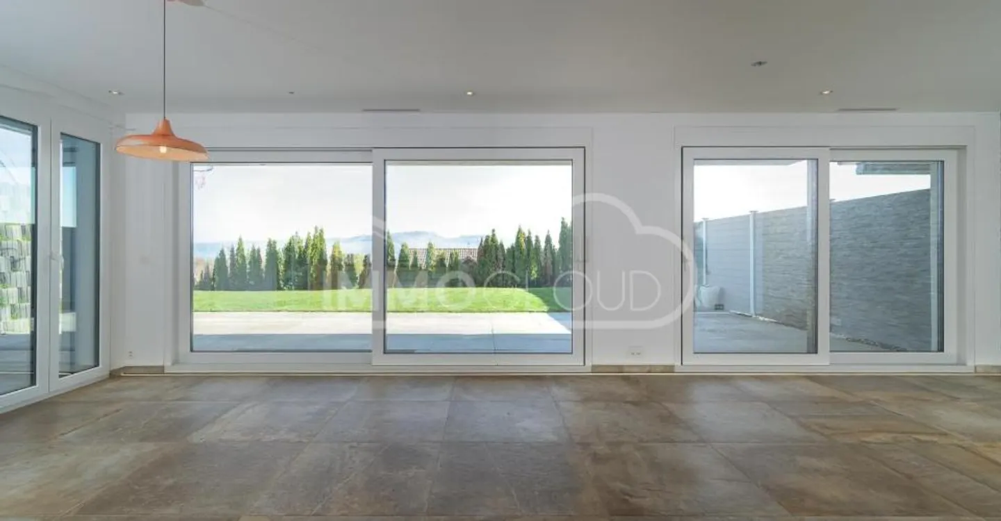 The standing with lake view! OFFERED ON YOUR NOTARY FEES CHF 1,000.-! - Photo 2 of 13