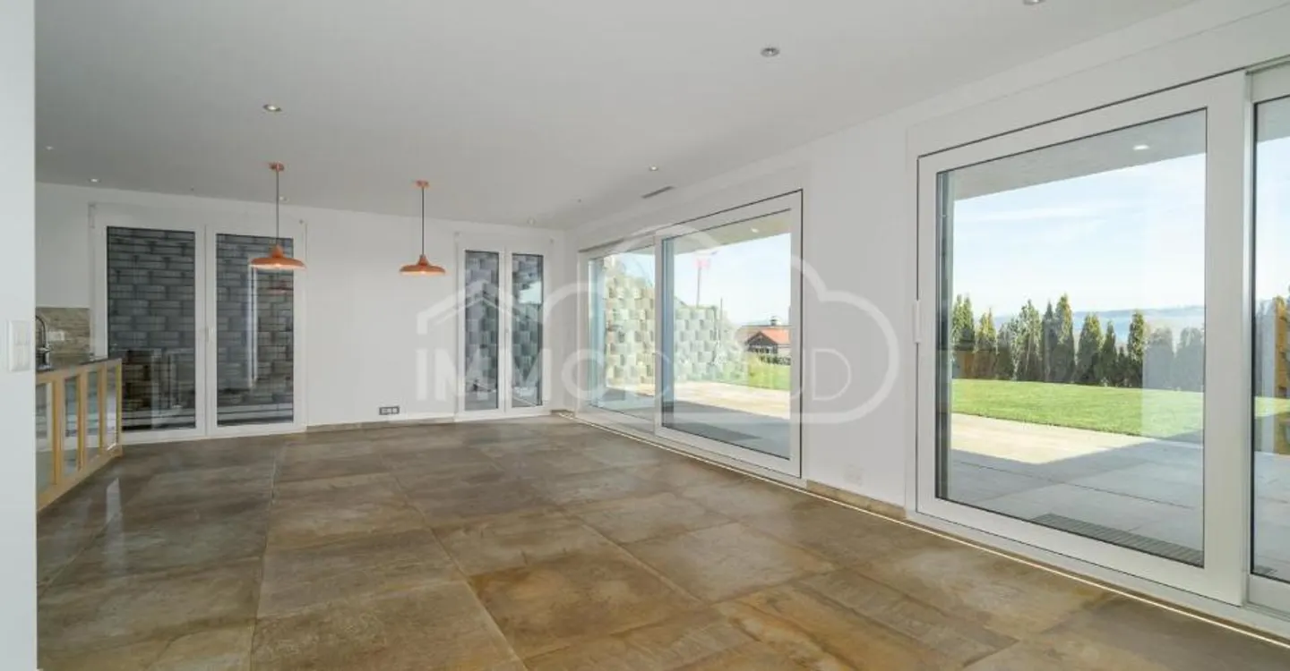 The standing with lake view! OFFERED ON YOUR NOTARY FEES CHF 1,000.-! - Photo 3 of 13