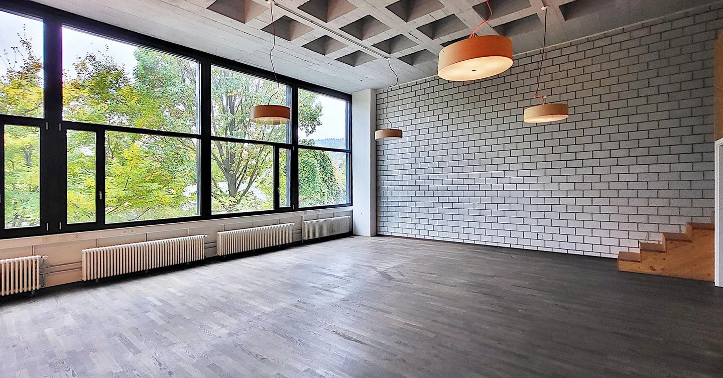 Espace au rez-de-chaussée passionnant avec livraison et hauts plafonds ! - Photo 4 sur 7