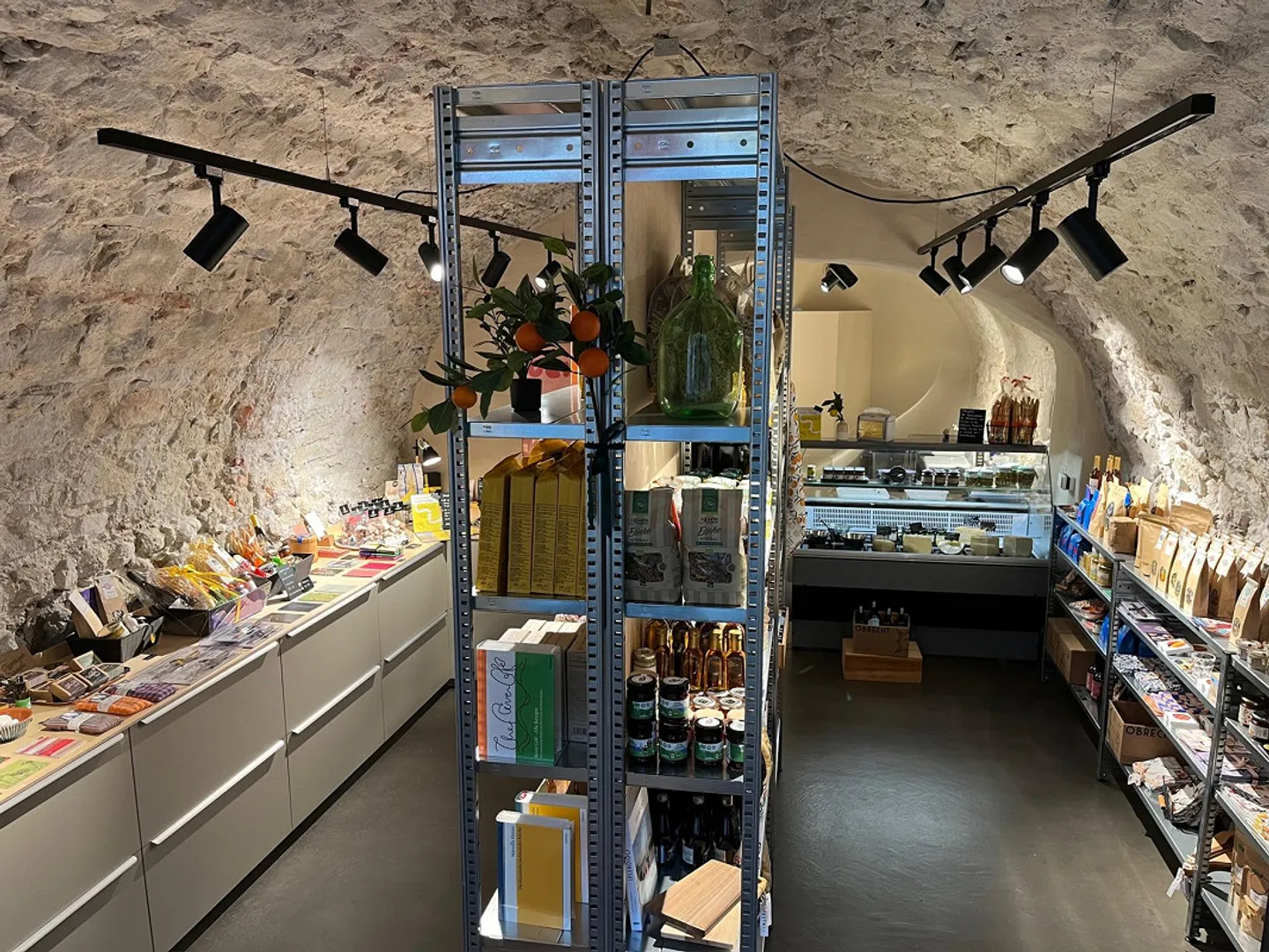 Votre rêve d'entreprise dans la cave voûtée historique - Photo 1 sur 3