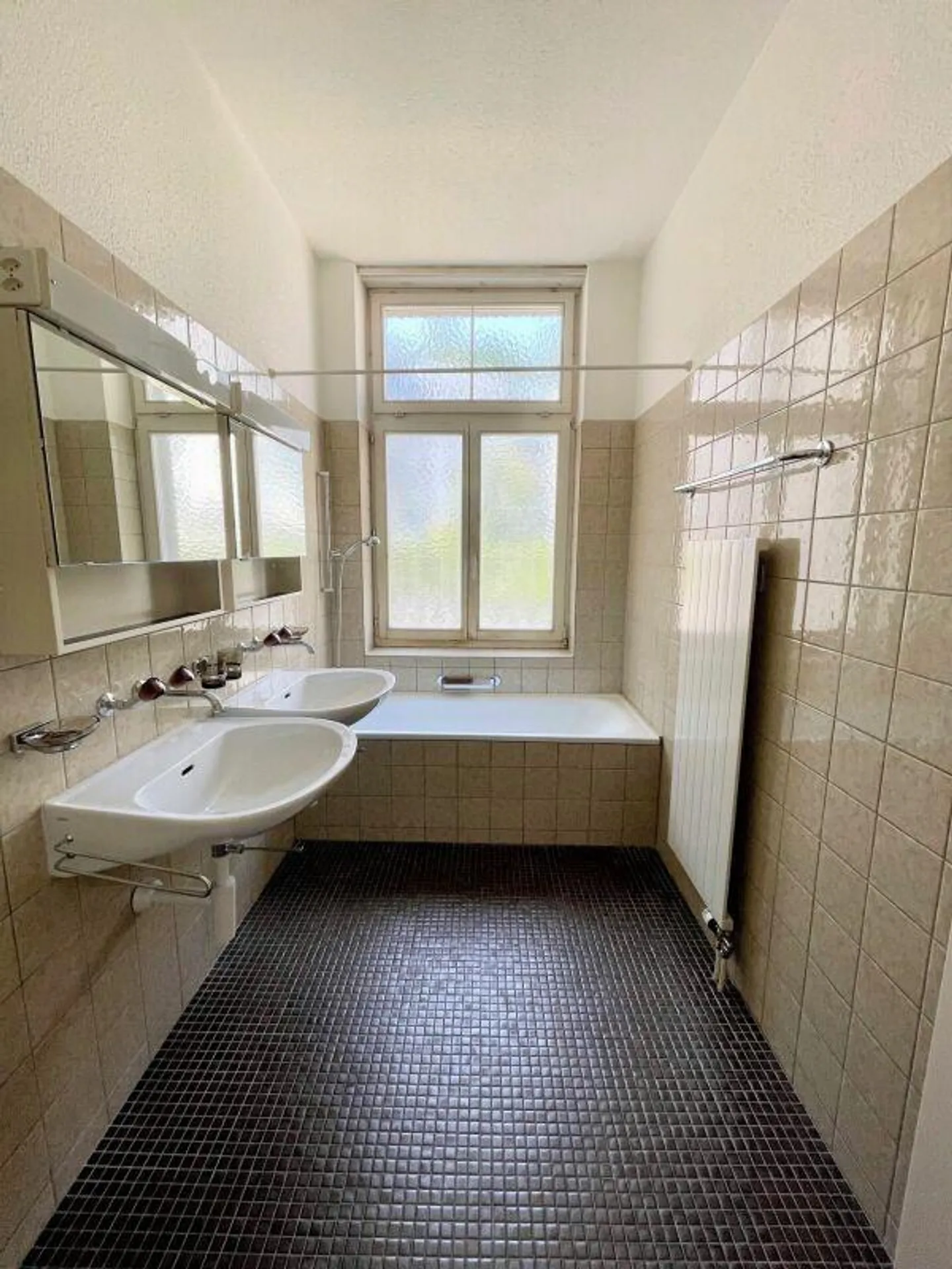 Votre appartement ensoleillé en ville avec cheminée! - Photo 6 sur 9