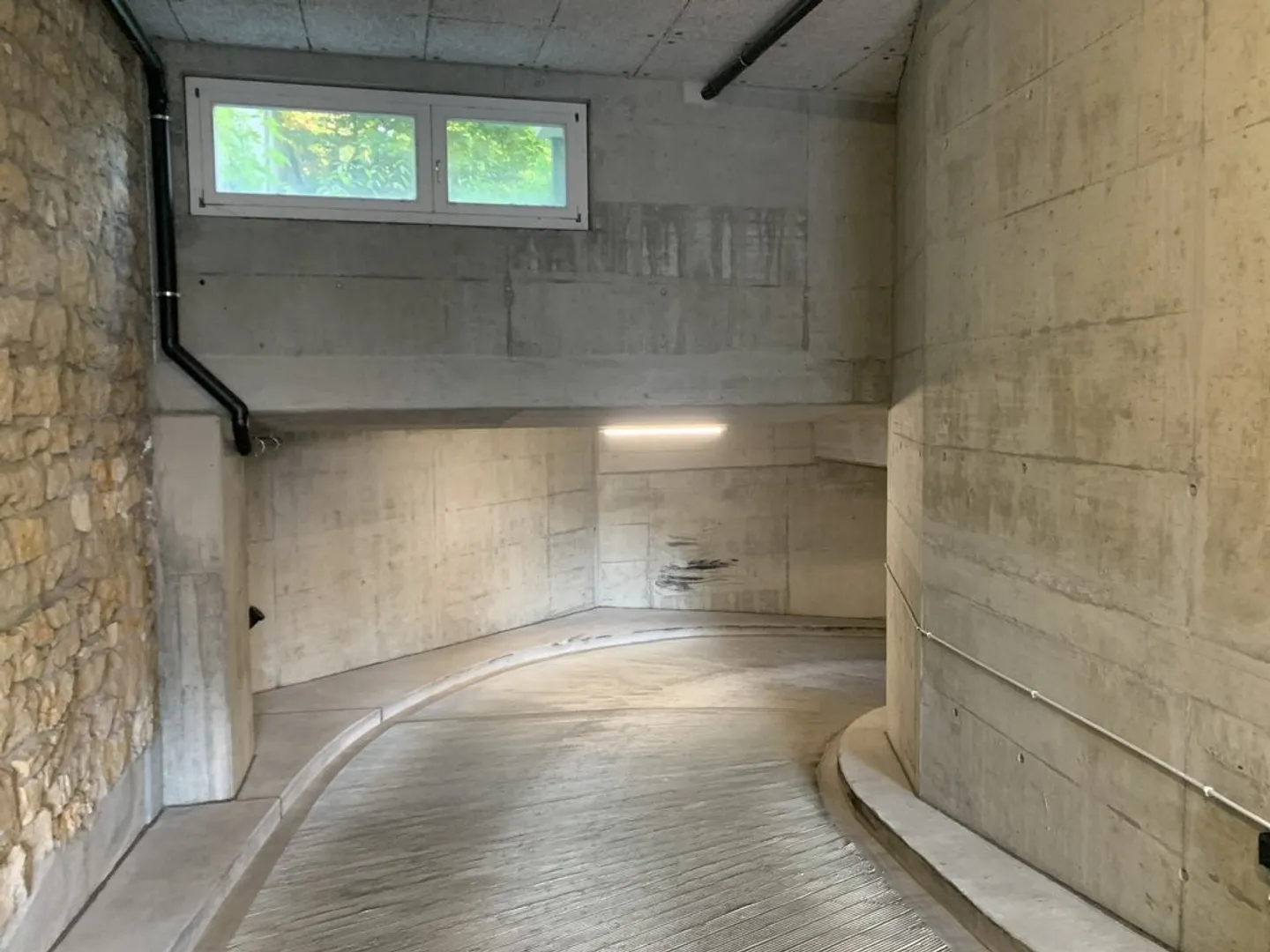 Parking space in a central location - Photo 2 of 4