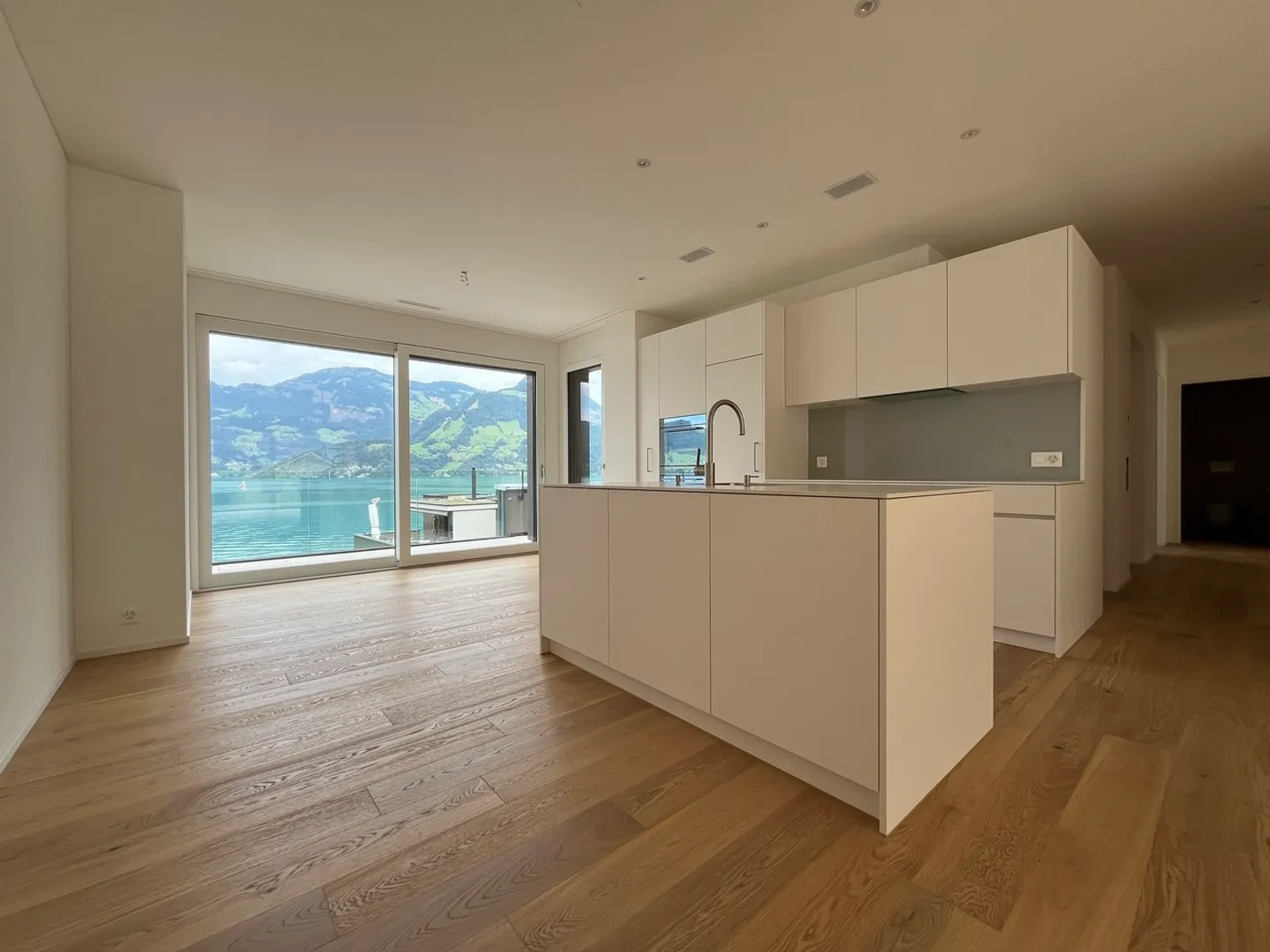 Appartamento moderno sul Lago di Lucerna - Foto 3 di 9