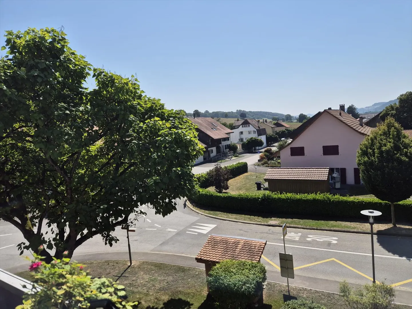 Magnifico appartamento di 4,5 stanze sotto il tetto a Henniez - Foto 1 di 24