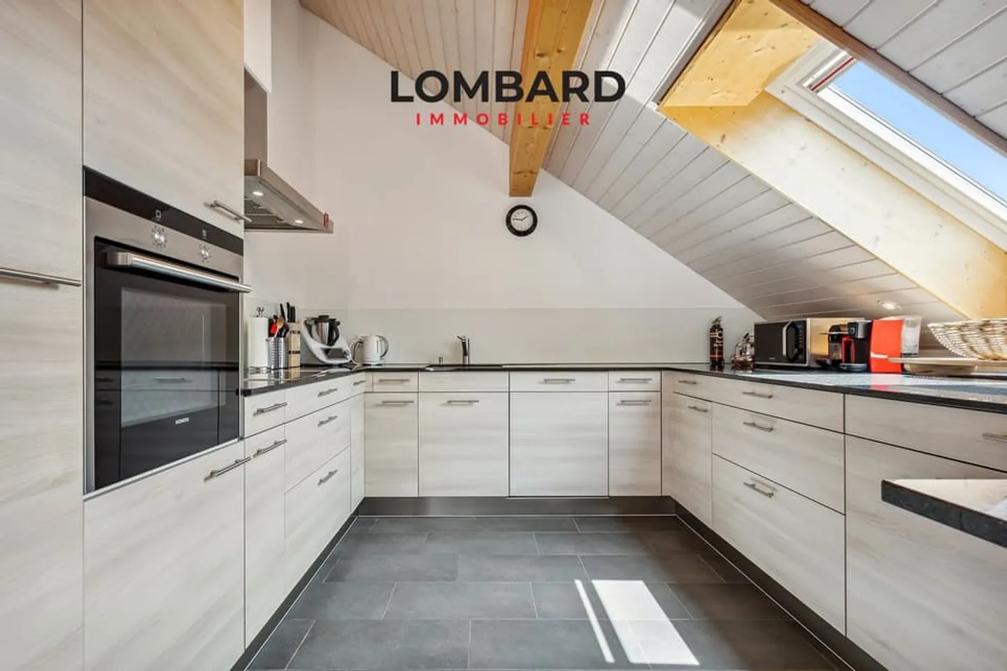 Spacieux attique de 4,5 pièces avec vue sur le lac - Photo 3 sur 12