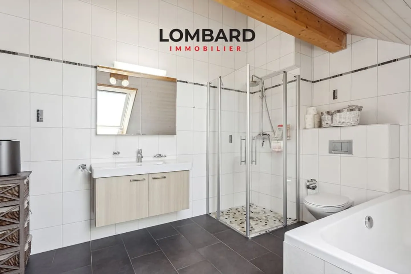 Spacieux attique de 4,5 pièces avec vue sur le lac - Photo 8 sur 12