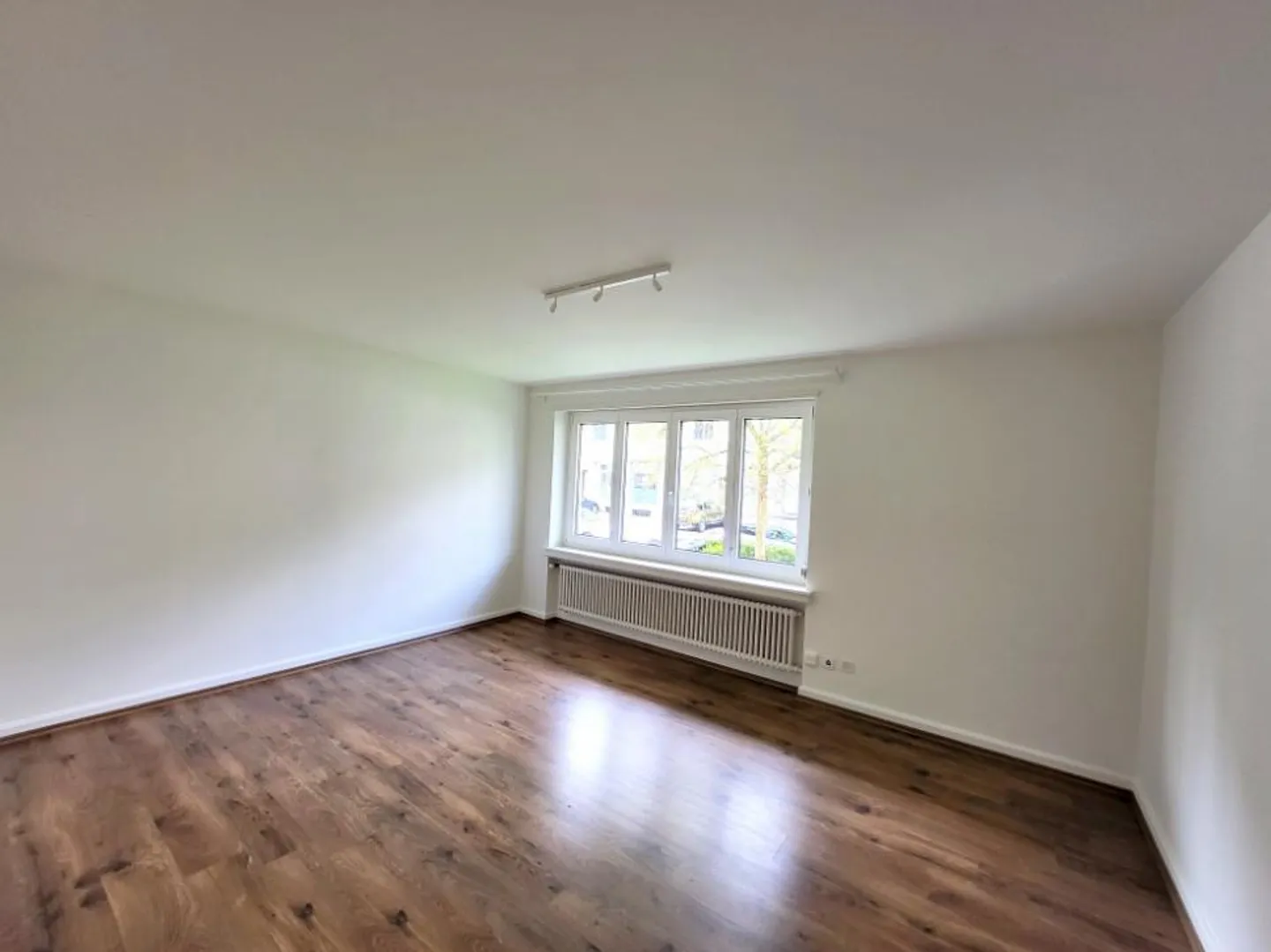 Beautiful old apartment in a desirable location - Photo 2 of 7
