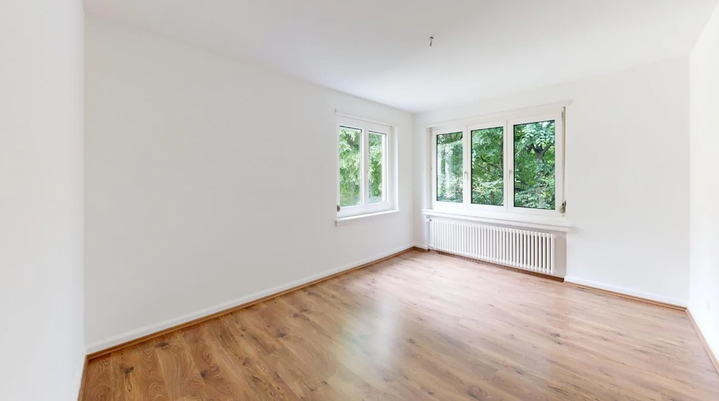 Beautiful old apartment in a desirable location - Photo 3 of 7