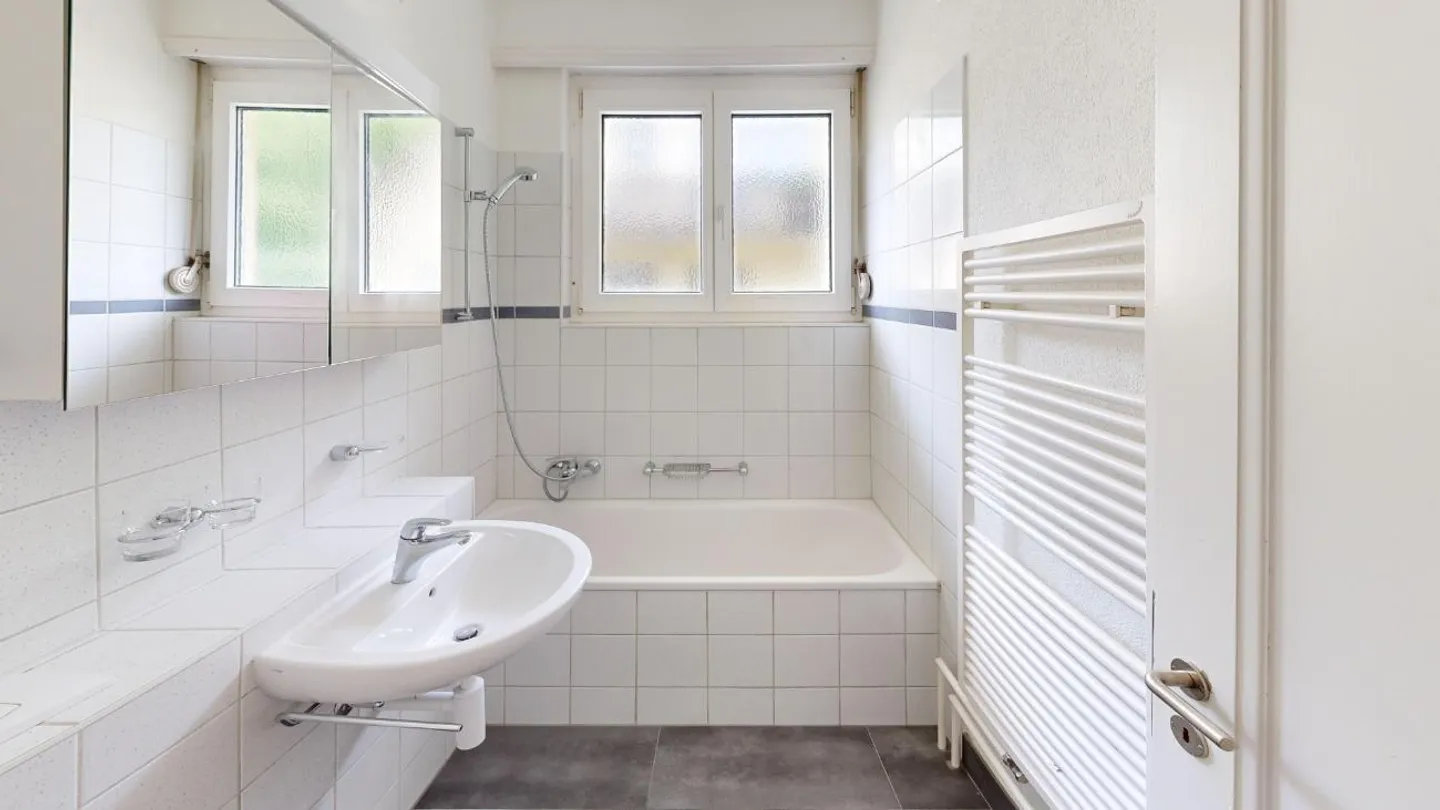 Beautiful old apartment in a desirable location - Photo 5 of 7