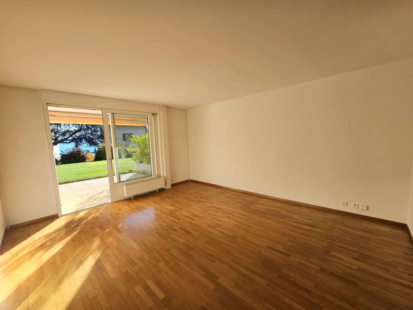 Incantevole appartamento di 2,5 locali con terrazza a Pully - Foto 3 di 9