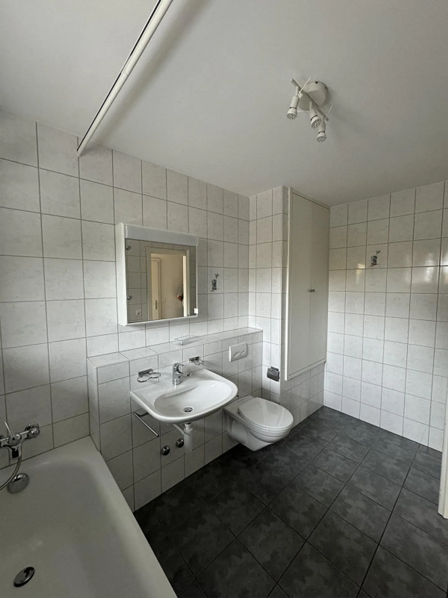 Bright 3.5 Room Apartment with Private Terrace - Photo 8 of 25