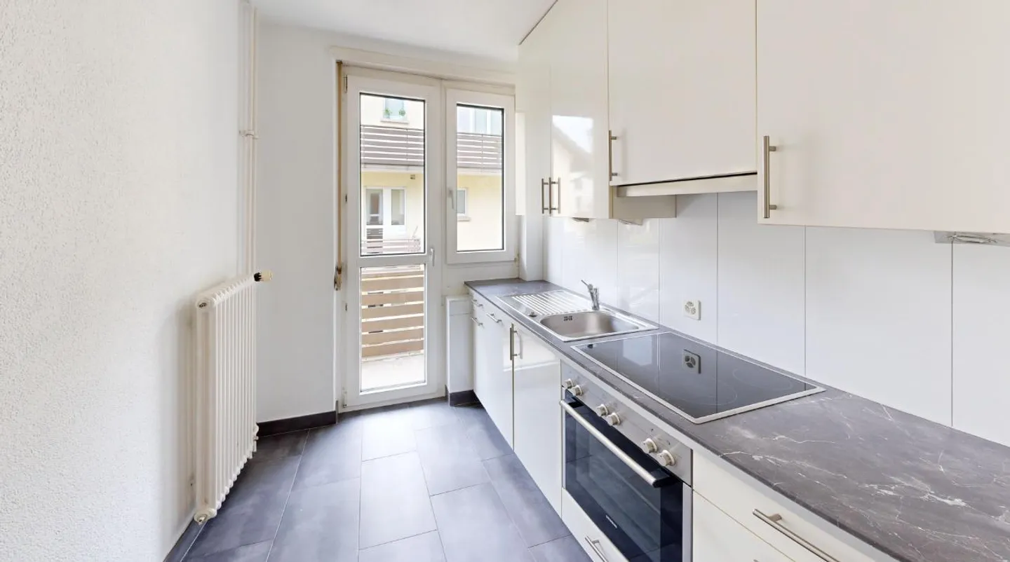 Beautiful old apartment in a desirable location - Photo 4 of 7