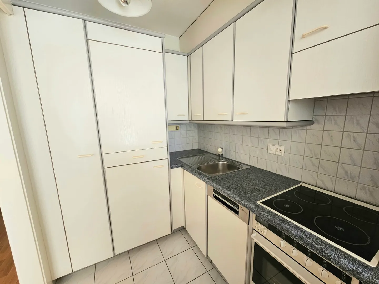 Incantevole appartamento di 2,5 locali con terrazza a Pully - Foto 4 di 9