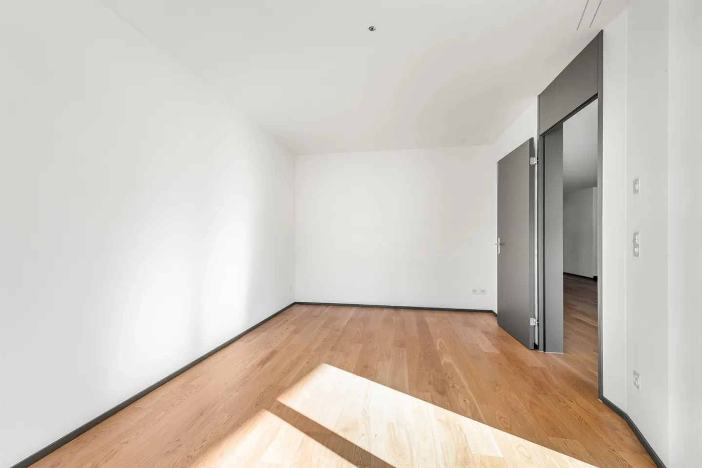 Apartment for rent - Photo 4 of 6