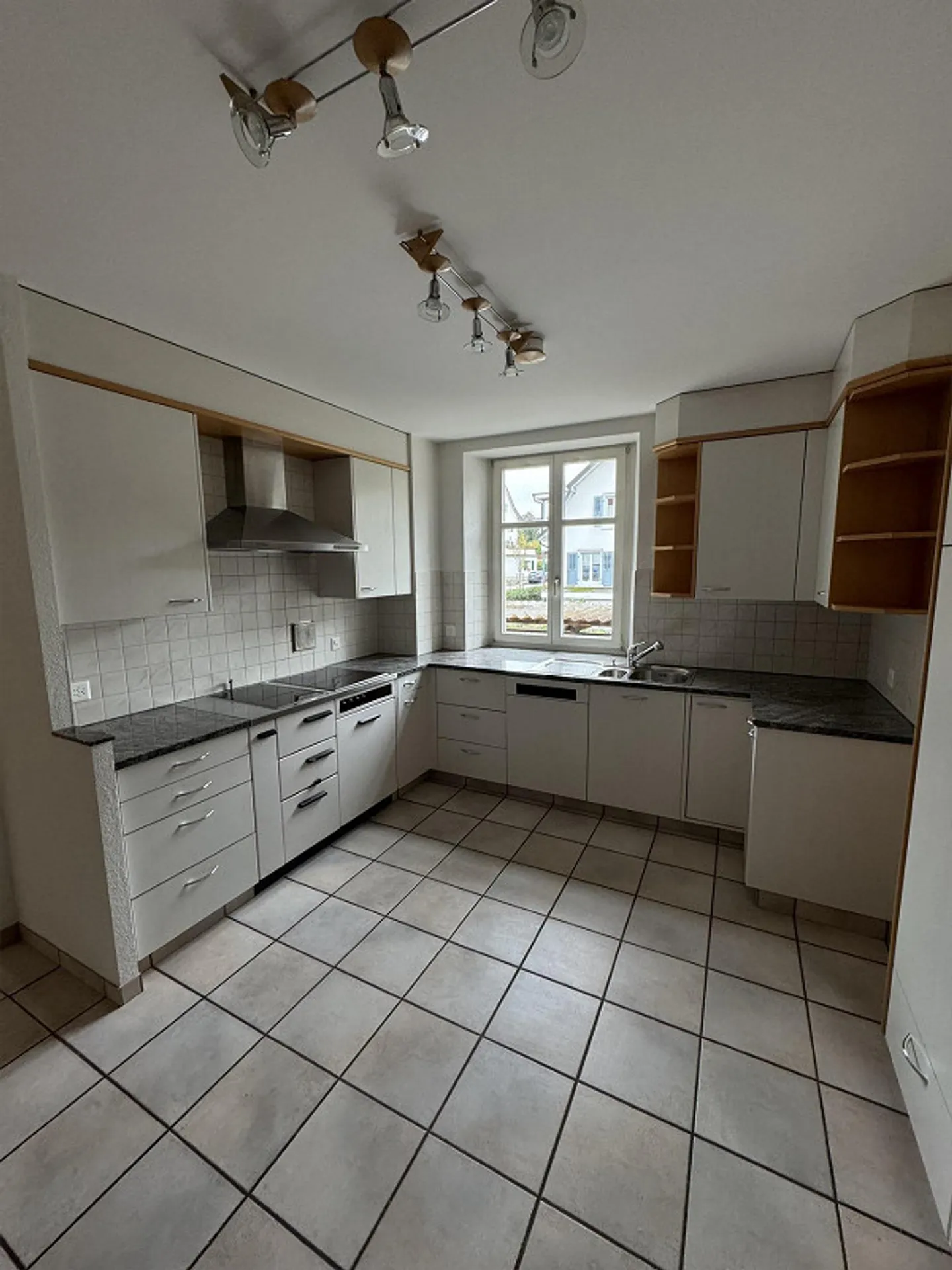 Bright 3.5 Room Apartment with Private Terrace - Photo 19 of 25