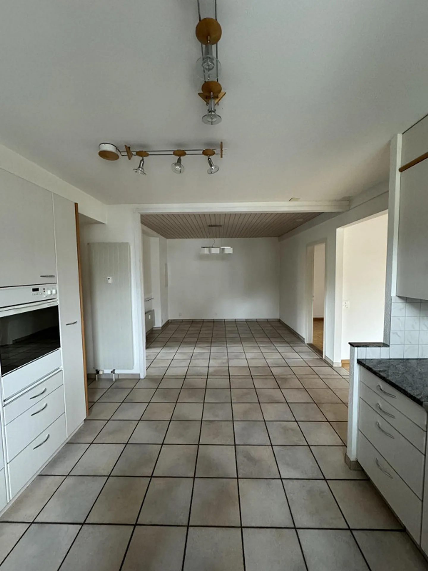 Bright 3.5 Room Apartment with Private Terrace - Photo 15 of 25