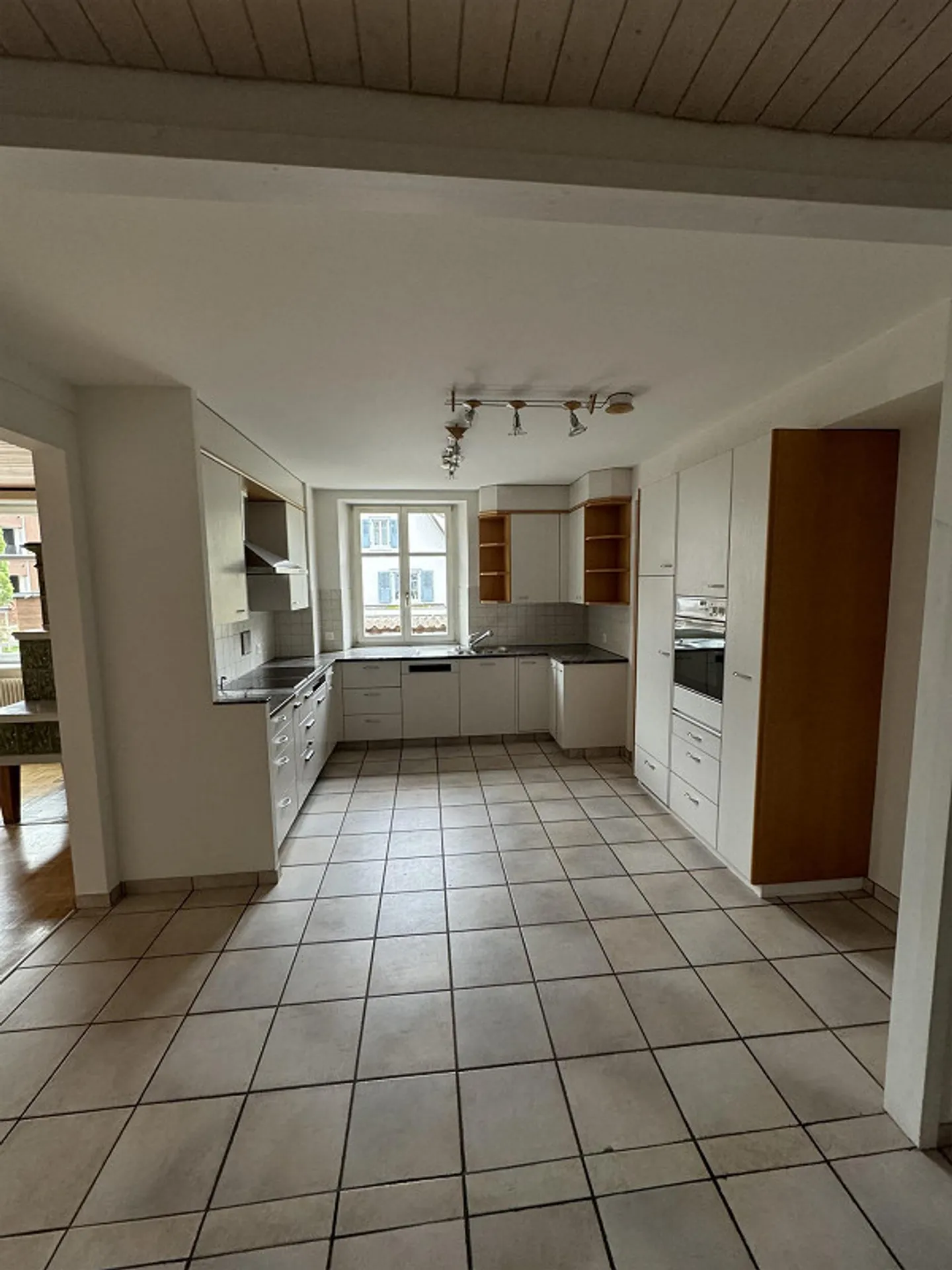 Bright 3.5 Room Apartment with Private Terrace - Photo 16 of 25