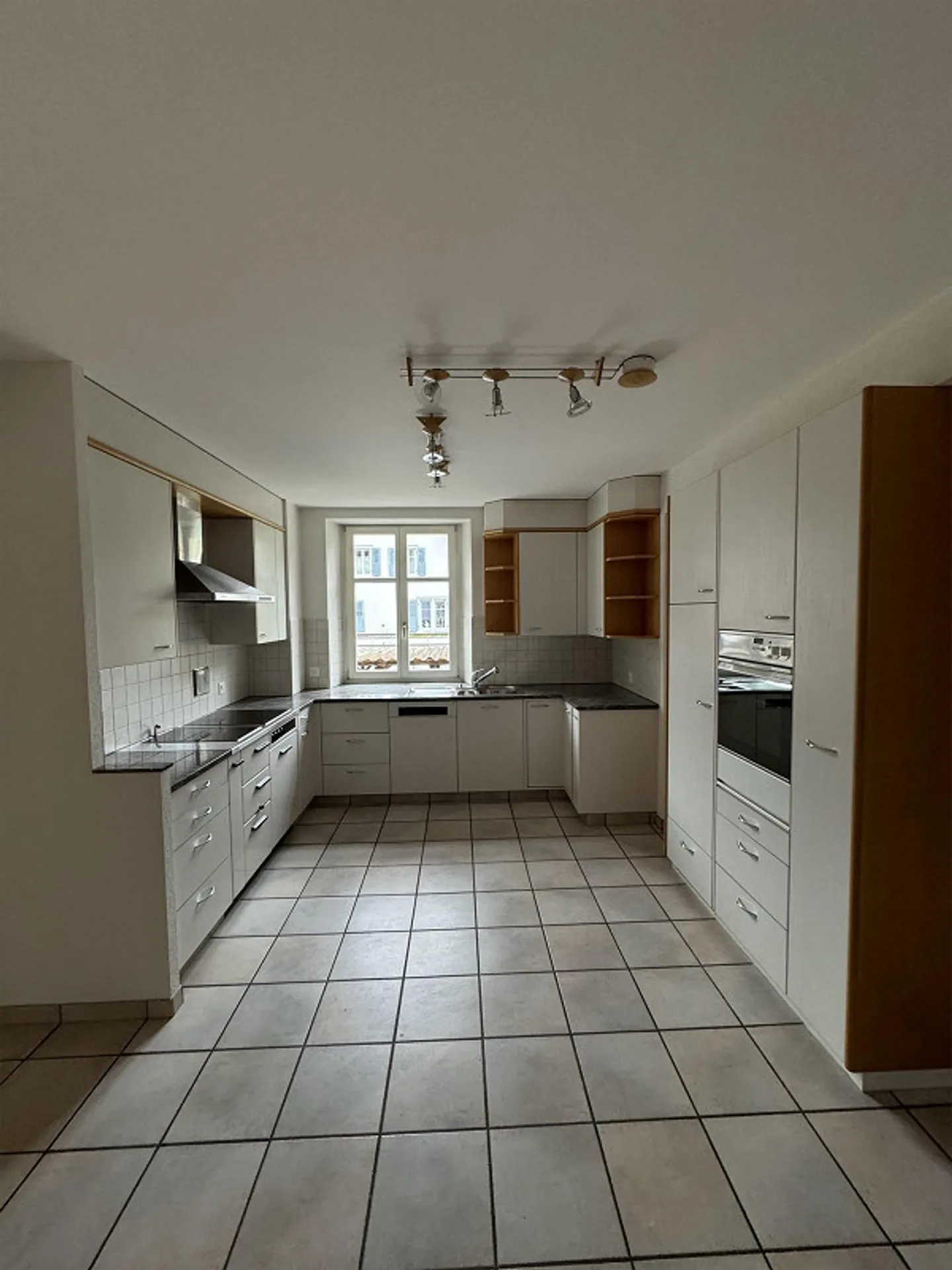 Bright 3.5 Room Apartment with Private Terrace - Photo 17 of 25
