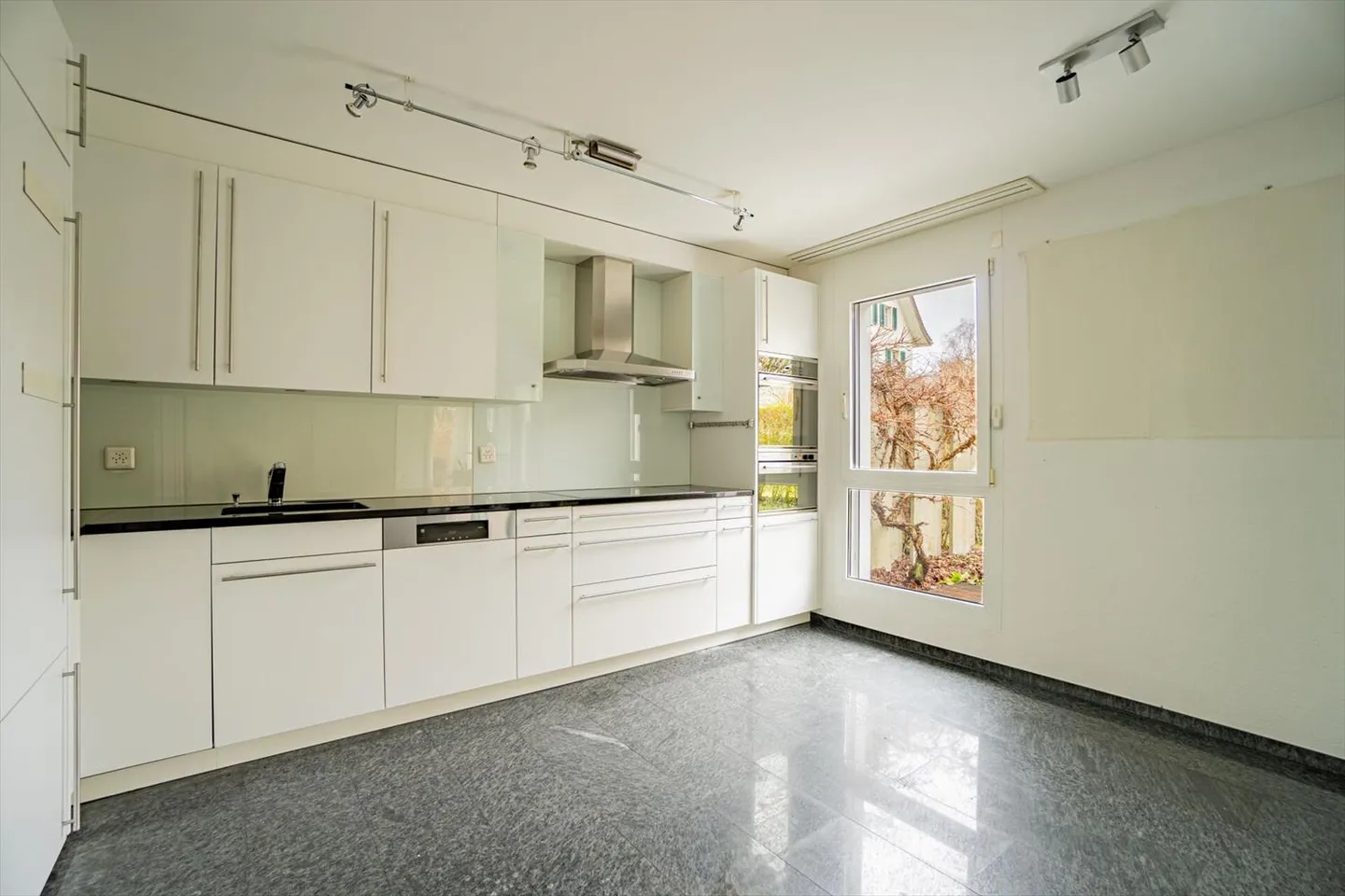 4.5 Zimmer Erdgeschosswohnung - Foto 4 von 12