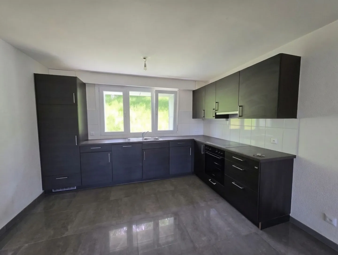 Appartement rénové magnifique - Photo 2 sur 4