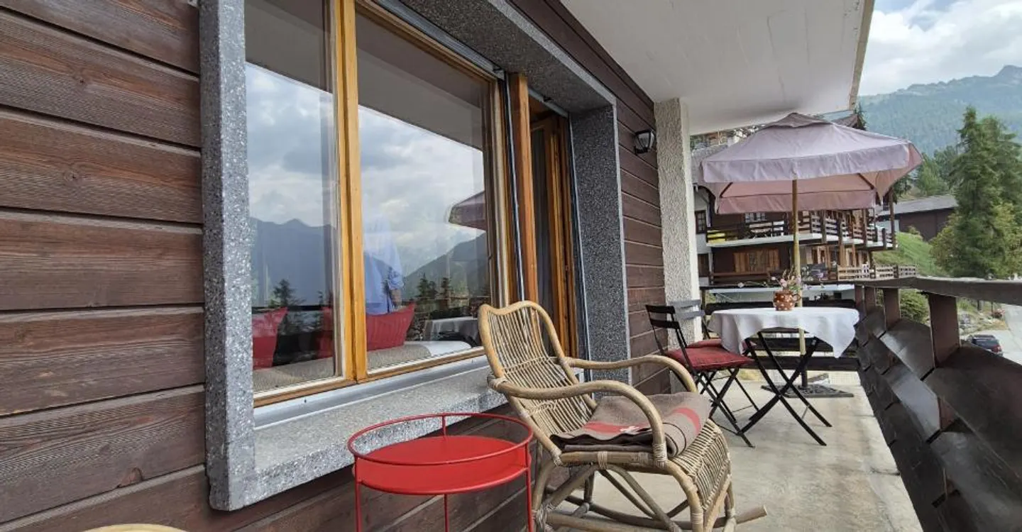 Bright Apartment with Mountain View - Photo 3 of 16