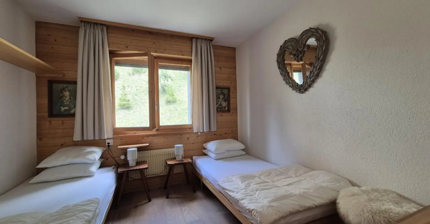 Bright Apartment with Mountain View - Photo 8 of 16