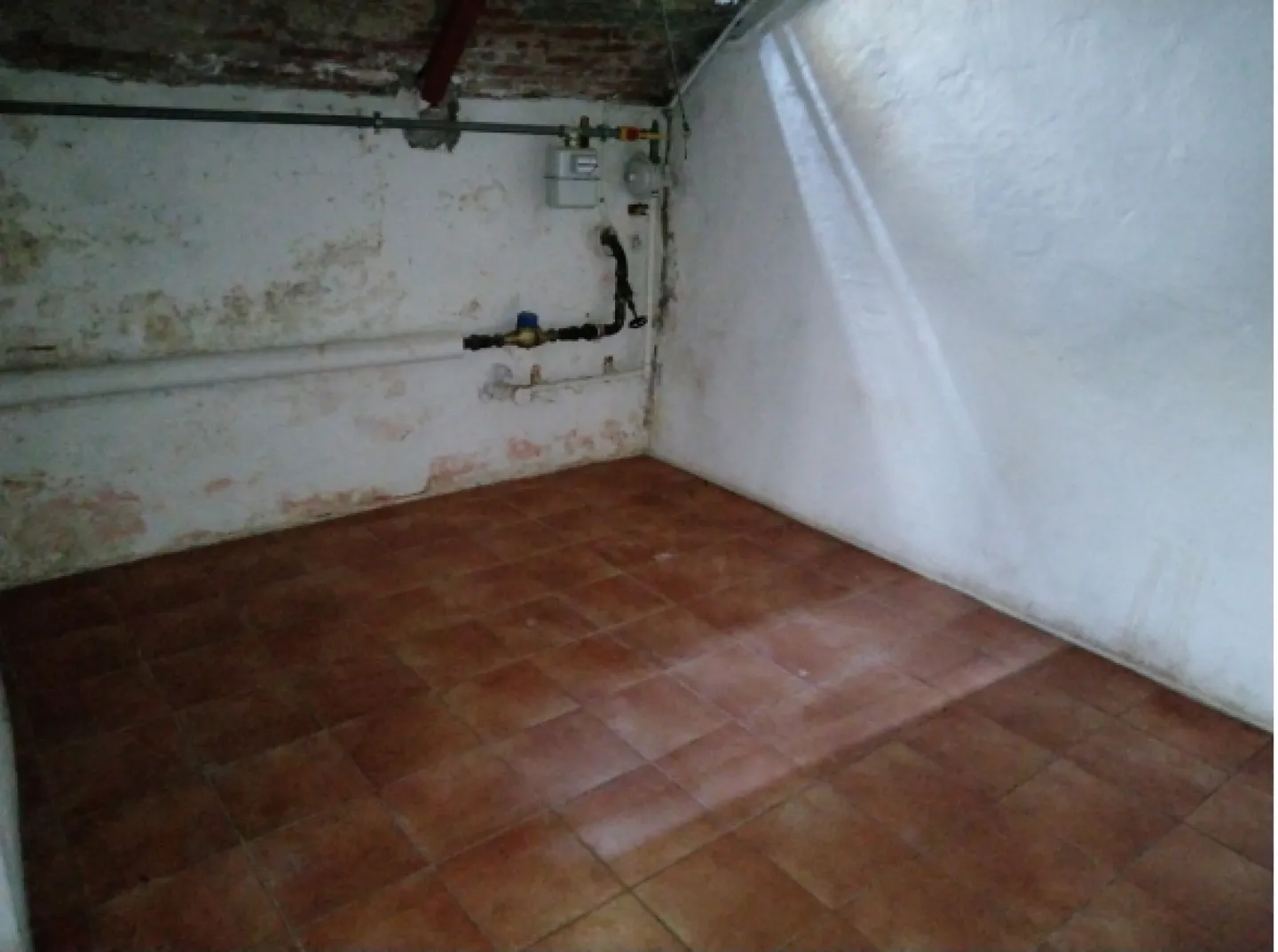 Freshly painted cellar/storage rooms in the heart of Bern's old town - Photo 4 of 6