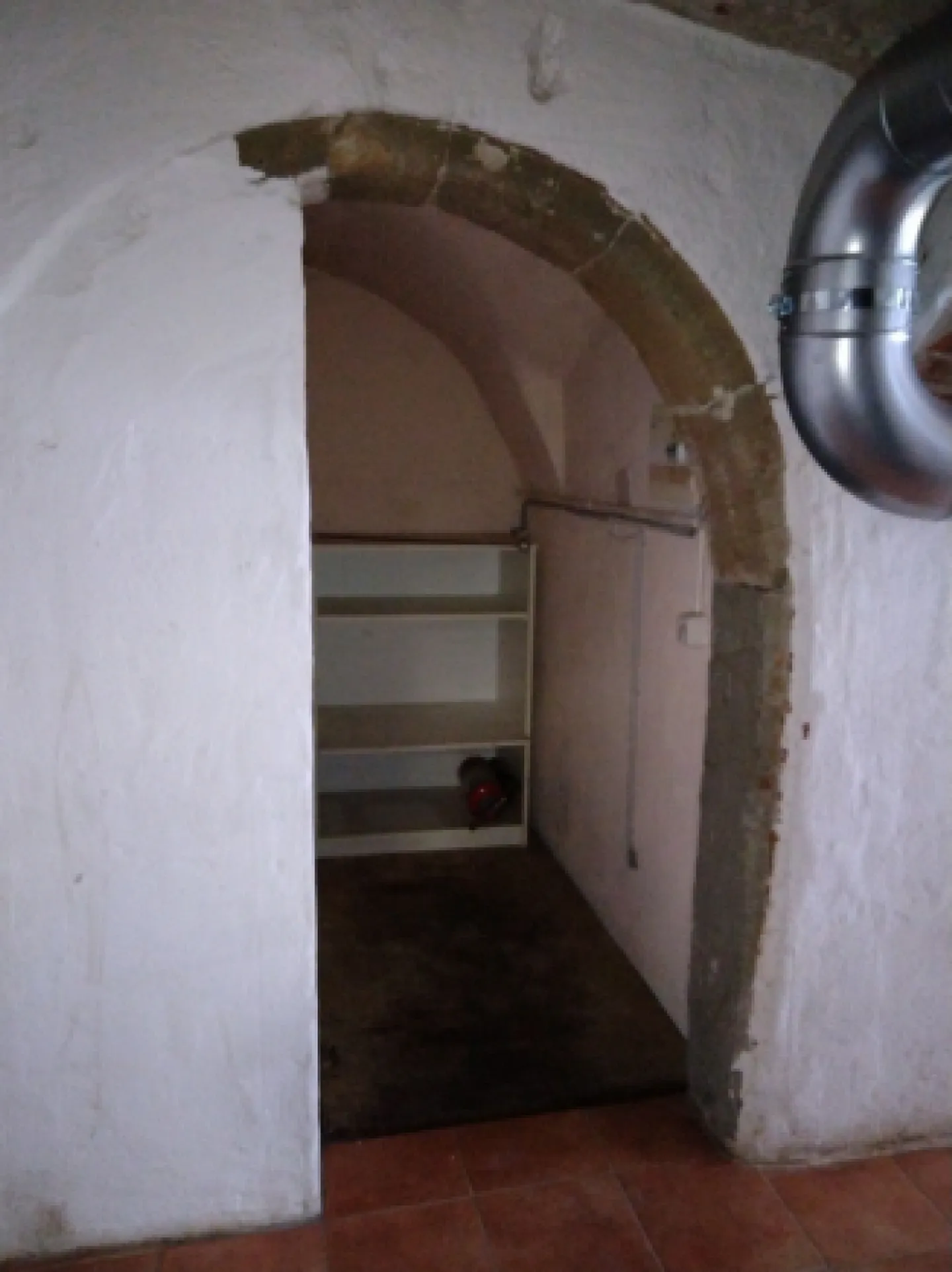 Freshly painted cellar/storage rooms in the heart of Bern's old town - Photo 6 of 6