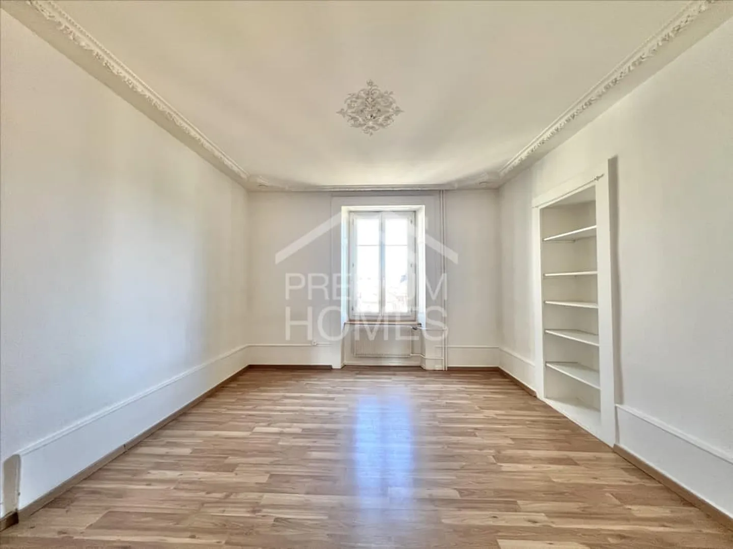 Bijou au centre de La Chaux-de-Fonds avec hypothèque excellente! - Photo 2 sur 6