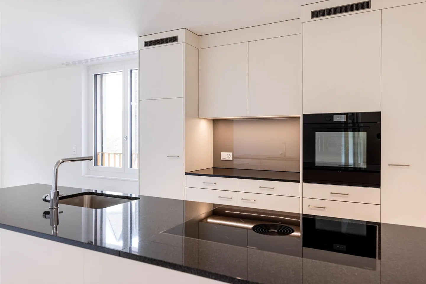 Vivere in centro, vivere a contatto con la natura - moderno appartamento di 4,5 stanze - Foto 2 di 16