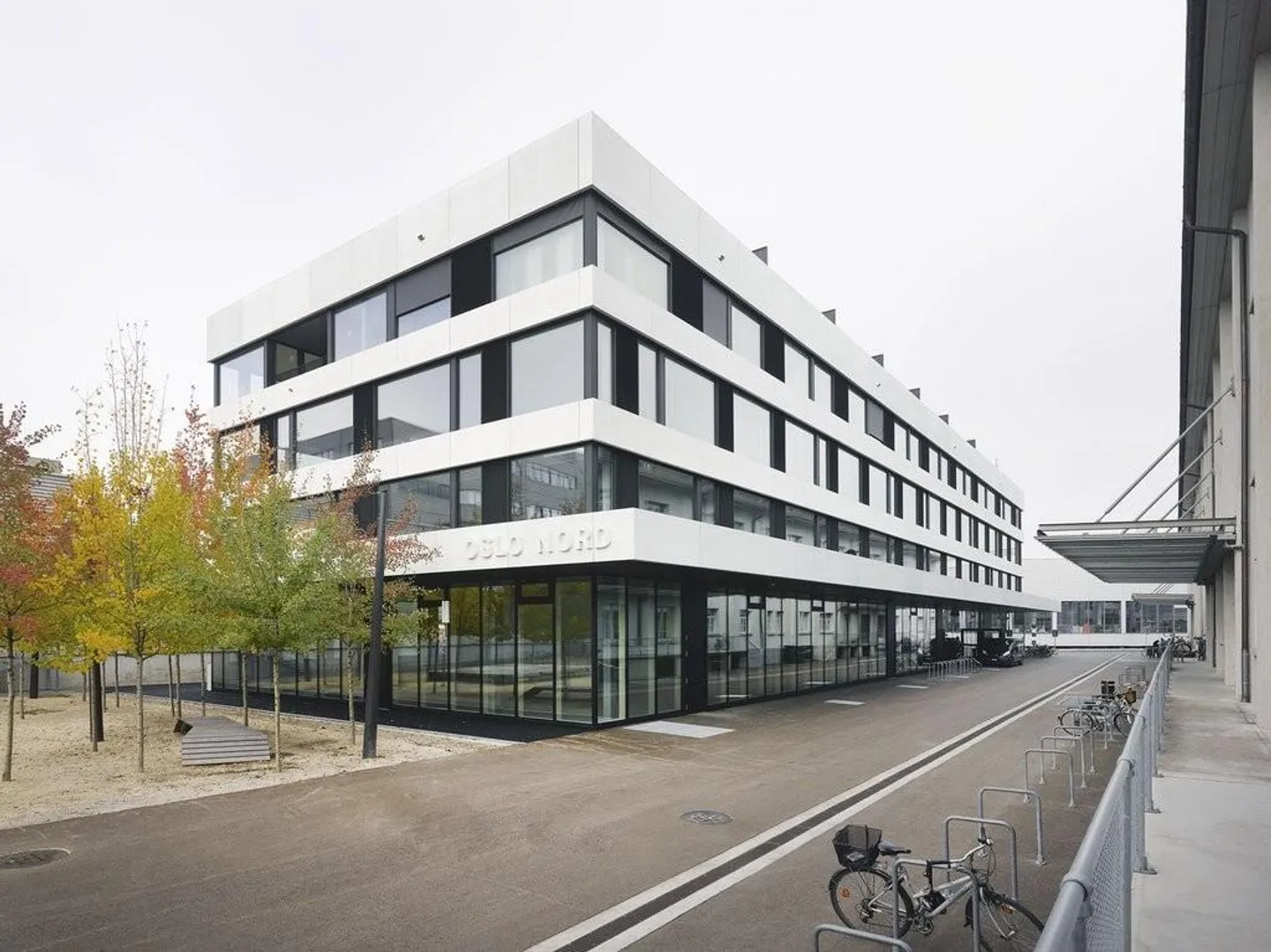 Vivre dans un style industriel, au cœur du quartier branché de Dreispitz - Photo 1 sur 11