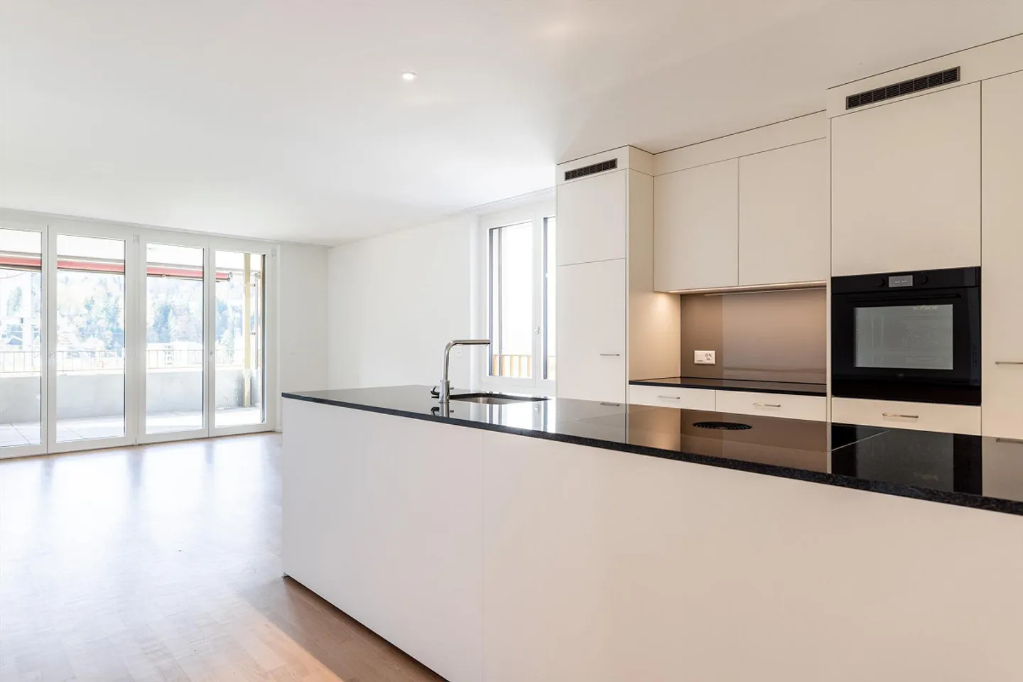 Vivere in centro, vivere a contatto con la natura - moderno appartamento di 4,5 stanze - Foto 3 di 16
