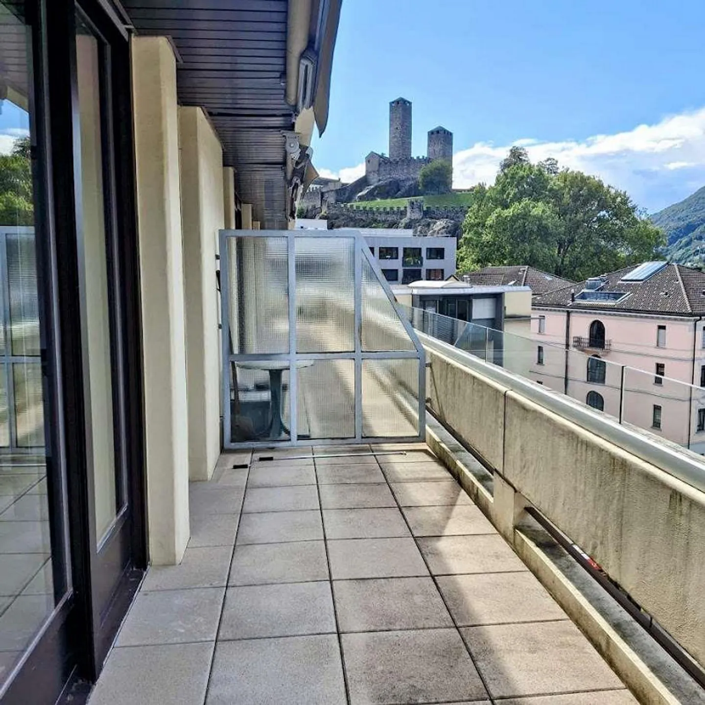 Camera singola in attico arredato nel centro di Bellinzona - Foto 1 di 13