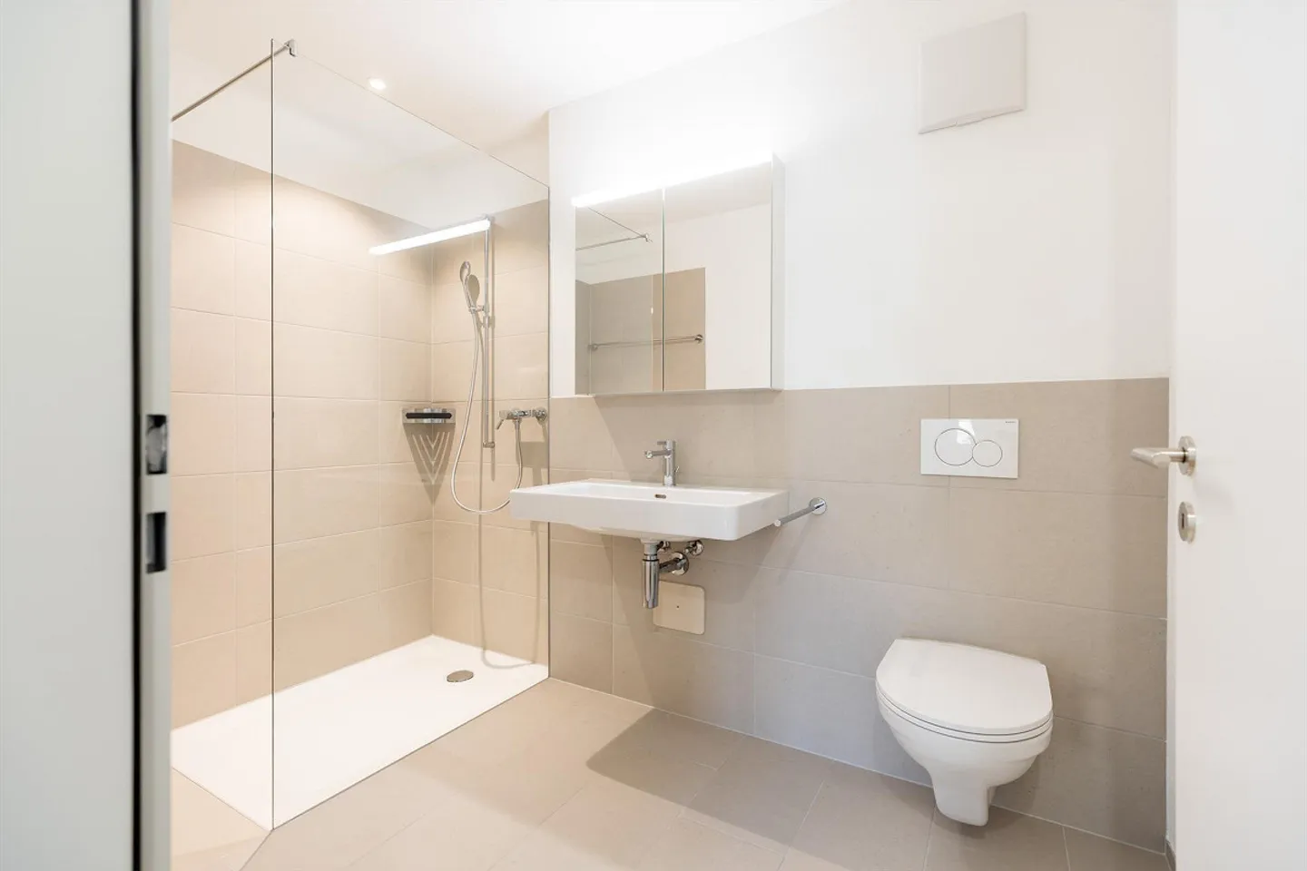 Vivere in centro, vivere a contatto con la natura - moderno appartamento di 4,5 stanze - Foto 5 di 16