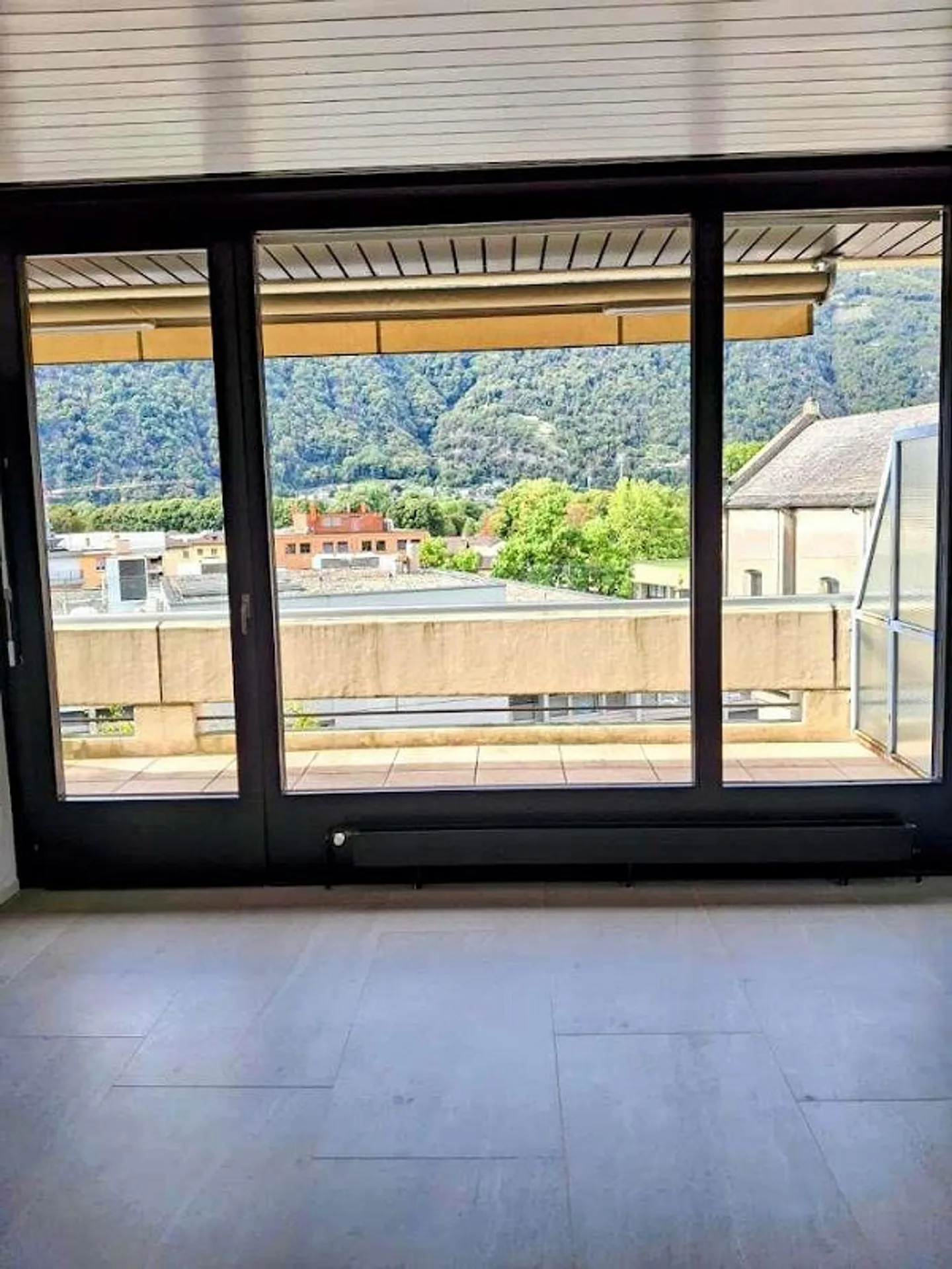 Camera singola in attico arredato nel centro di Bellinzona - Foto 6 di 13