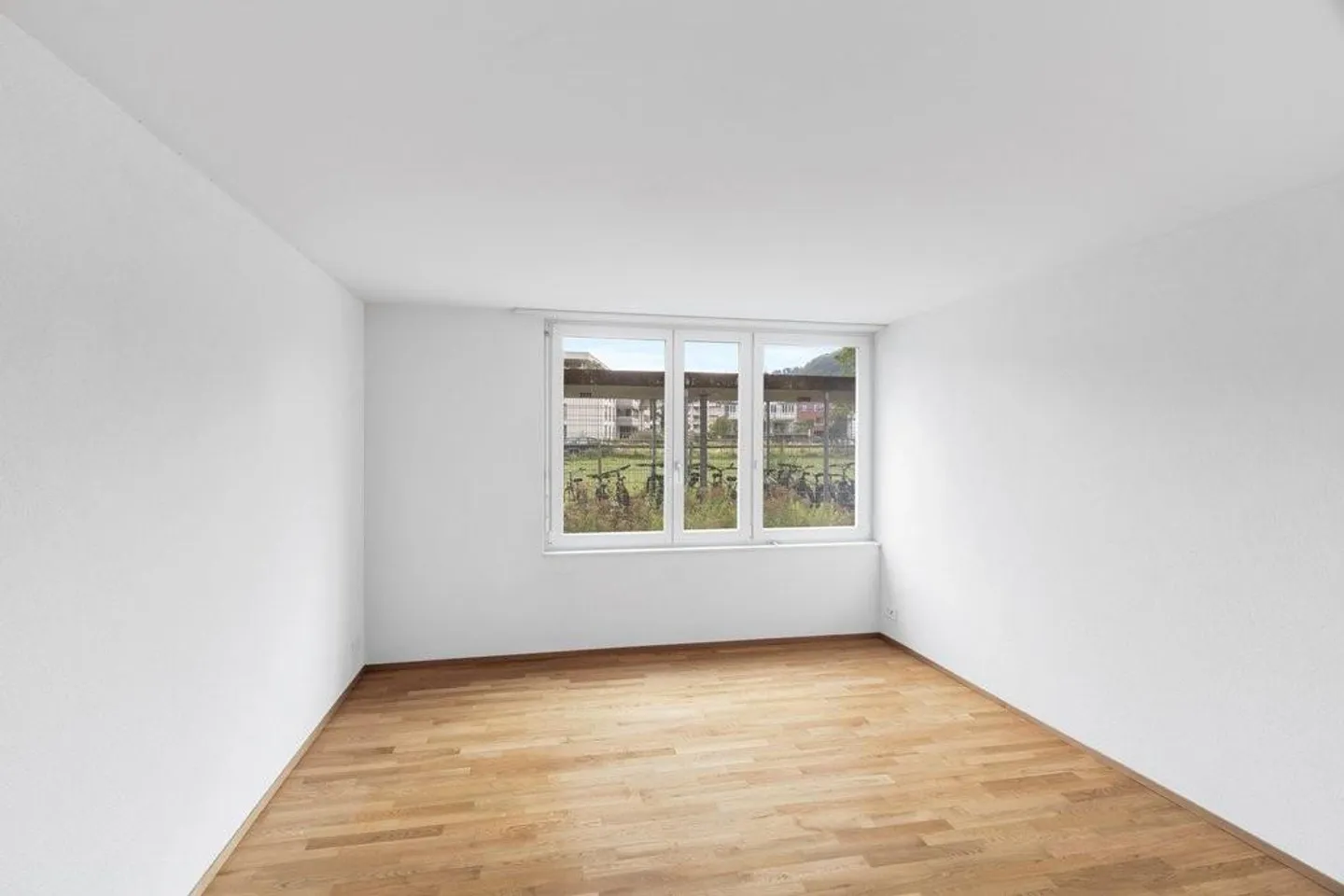 Spacious, modern apartment - Photo 6 of 7