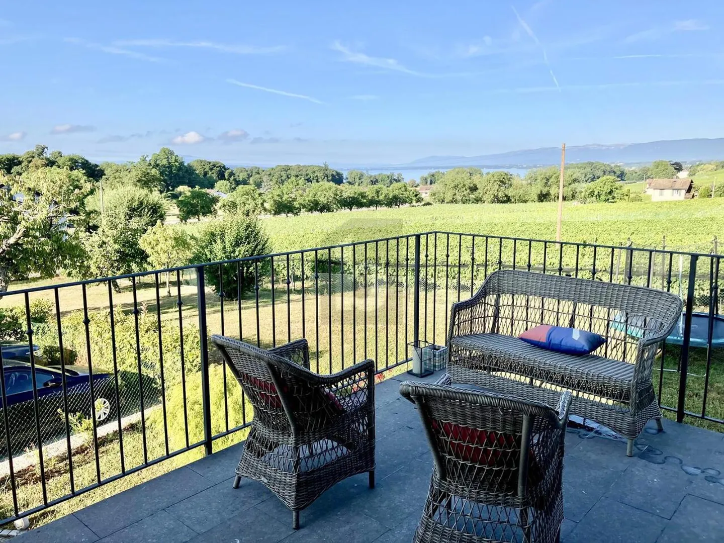 «SPLENDIDA SPAZIOSA CON VISTA SUL LAGO E MONTAGNE» - Foto 4 di 6