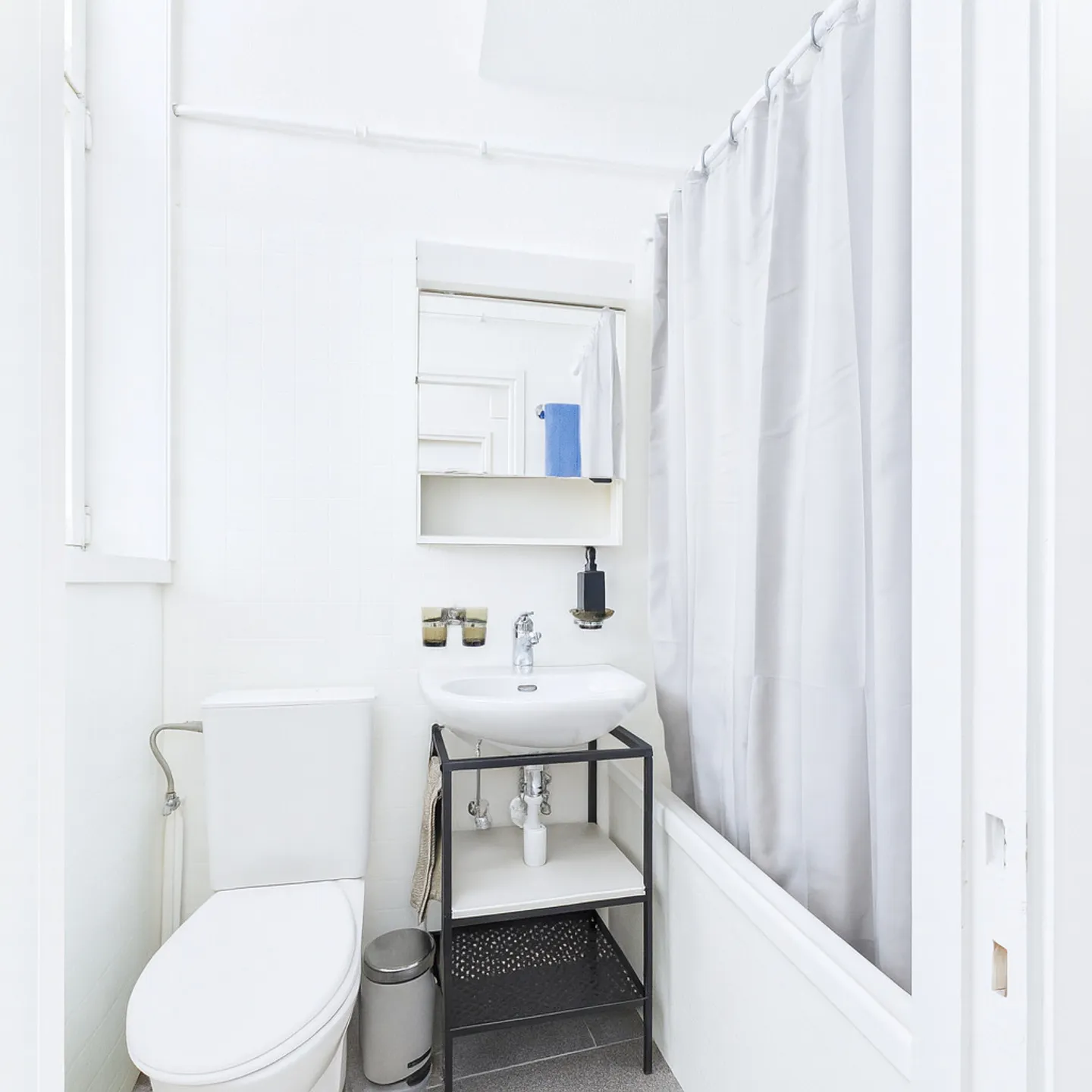 APPARTAMENTO 3 LOCALI A ZURIGO - DISTRETTO 4 AUSSERSIHL, ARREDATO, TEMPORANEO - Foto 6 di 7