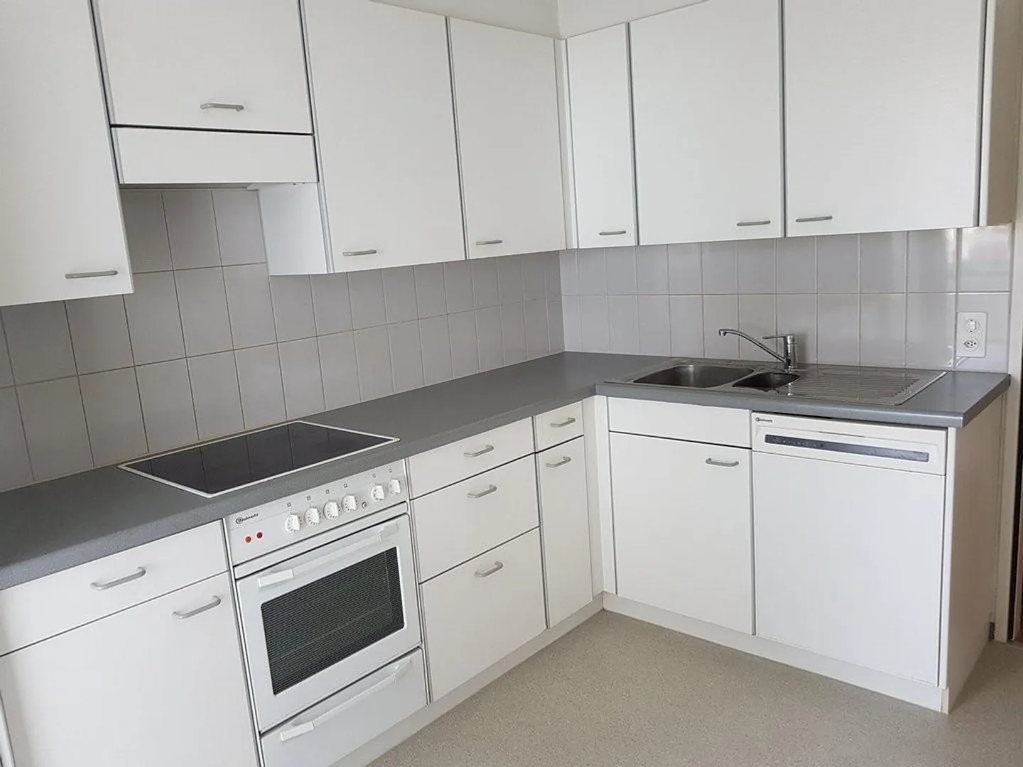 Ampio appartamento di 3,5 locali nel centro di Glattfelden - Foto 3 di 5