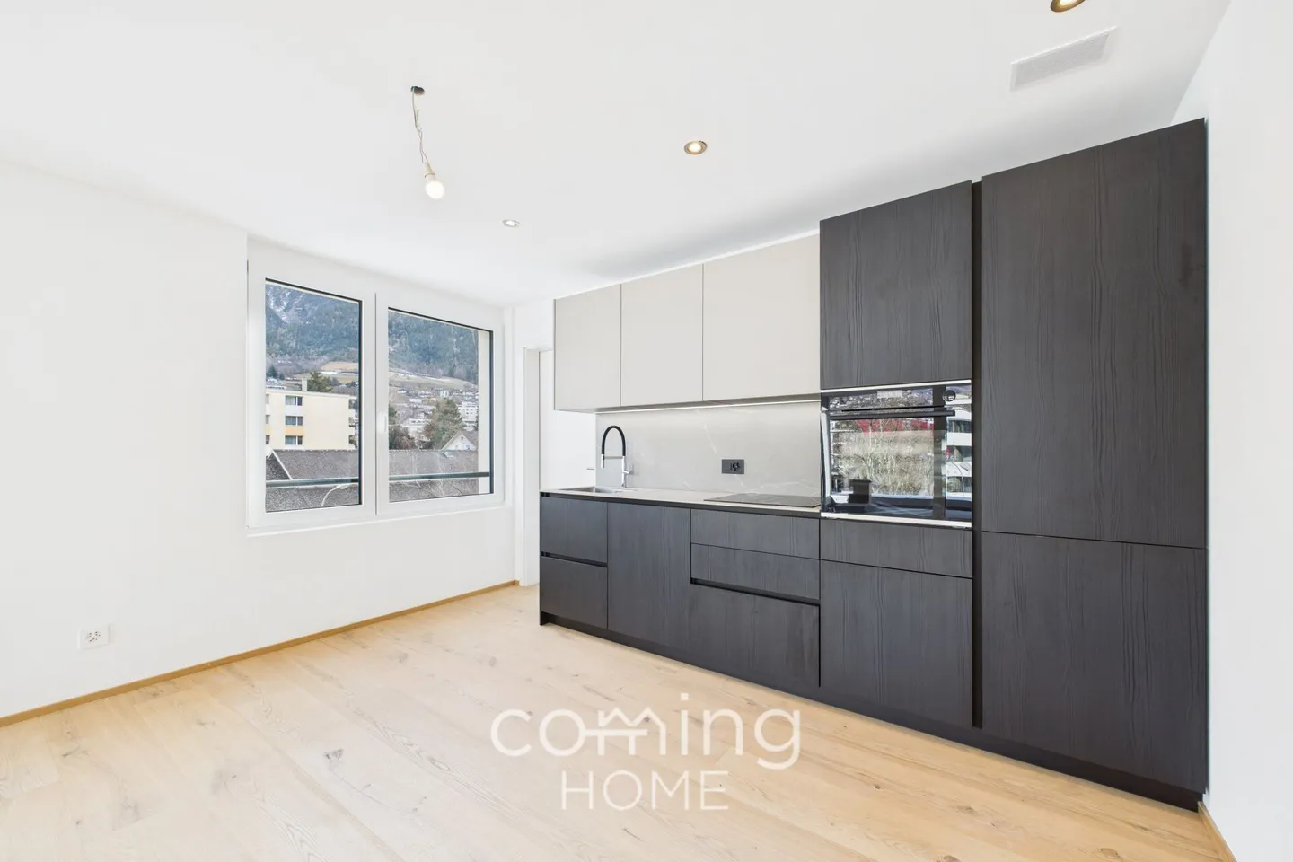 Stilvolle 2,5-Zimmer-Wohnung mit Balkon und Alpenblick in zentraler Lage in Brig-Glis - Foto 3 von 11