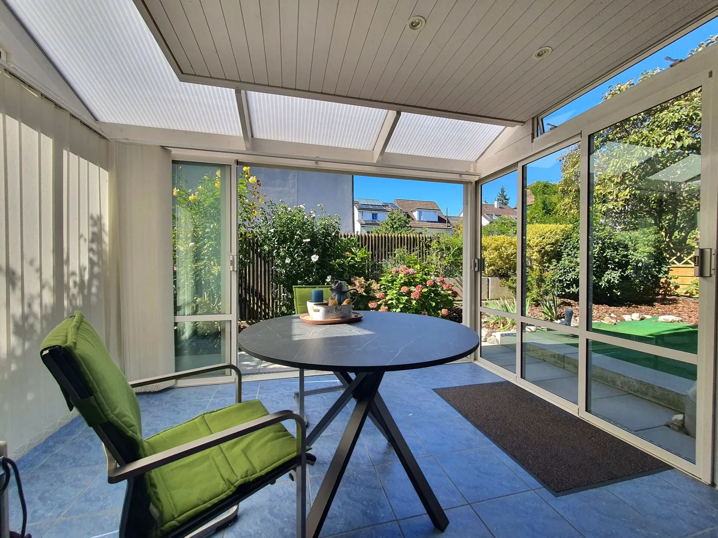 Appartement de jardin en duplex spacieux avec jardin d'hiver dans un emplacement central - Photo 3 sur 11