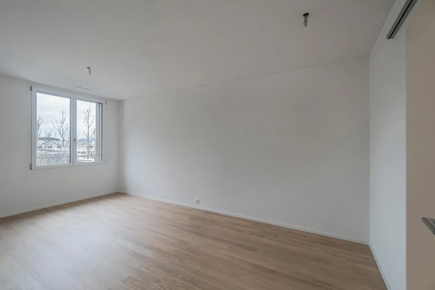 Moderno appartamento attico di 3,5 stanze in posizione tranquilla - Foto 1 di 12